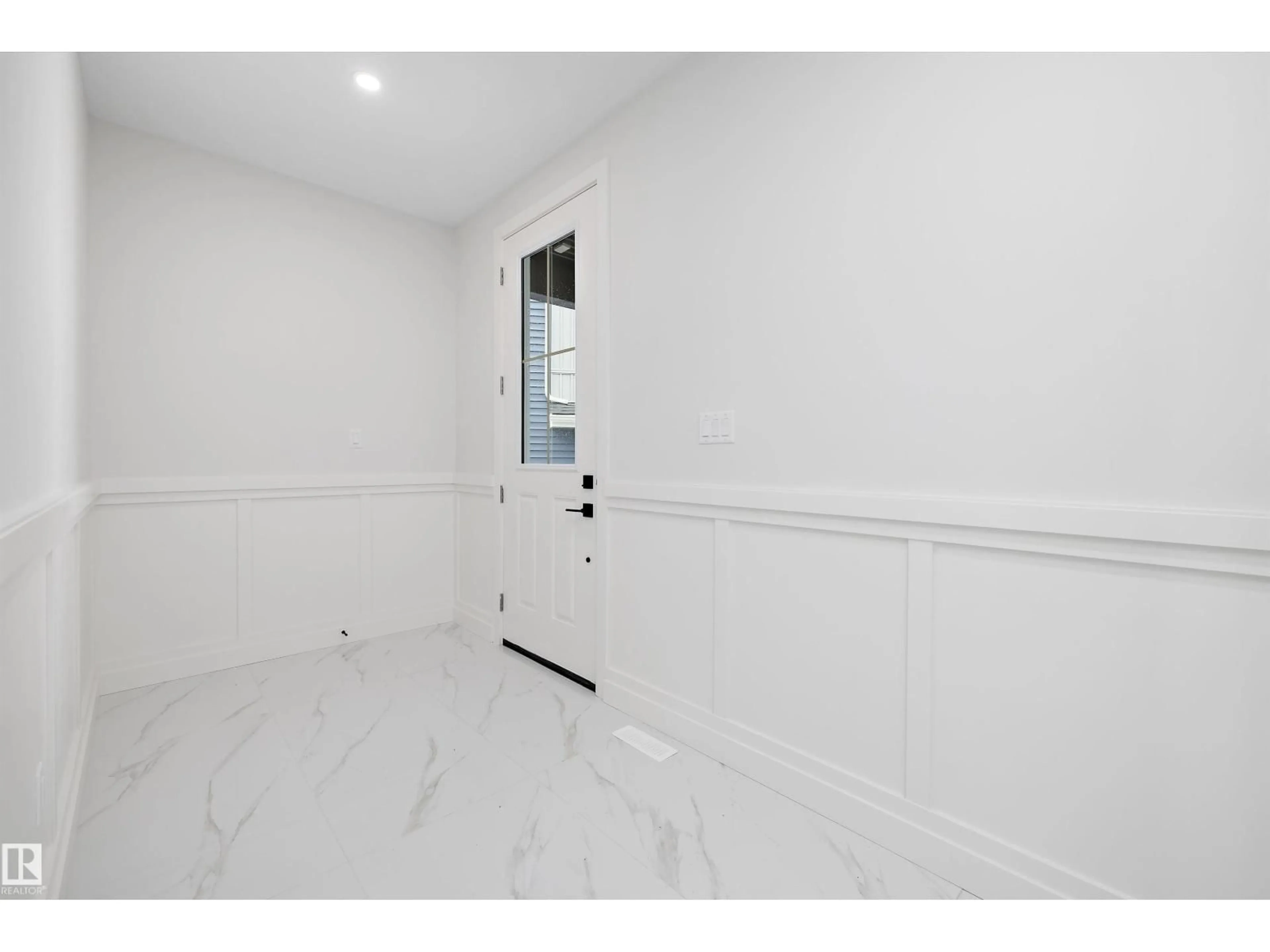 Unknown for 718 ELDERBERRY CL, Edmonton Alberta T6M3J6