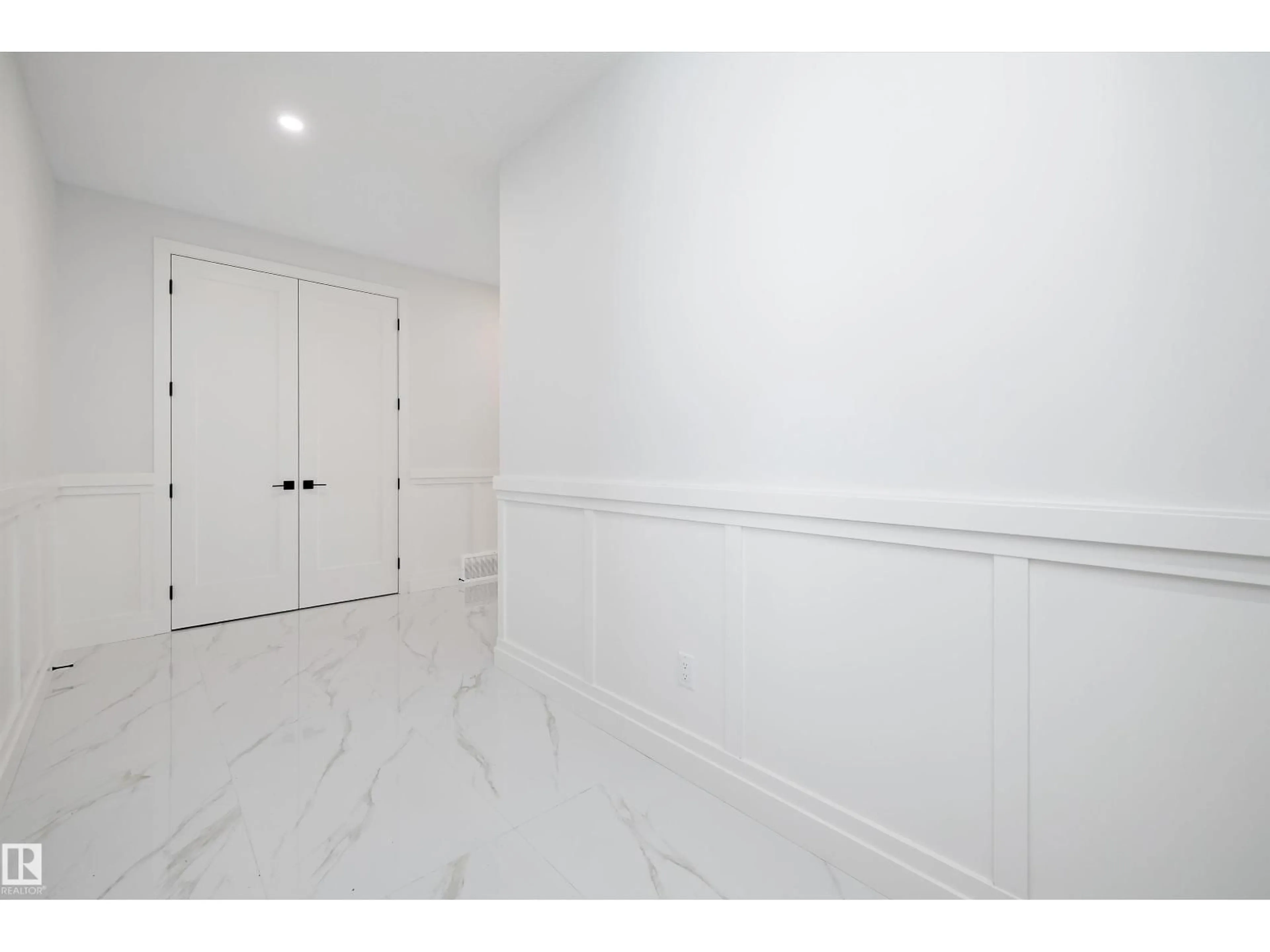 Unknown for 718 ELDERBERRY CL, Edmonton Alberta T6M3J6