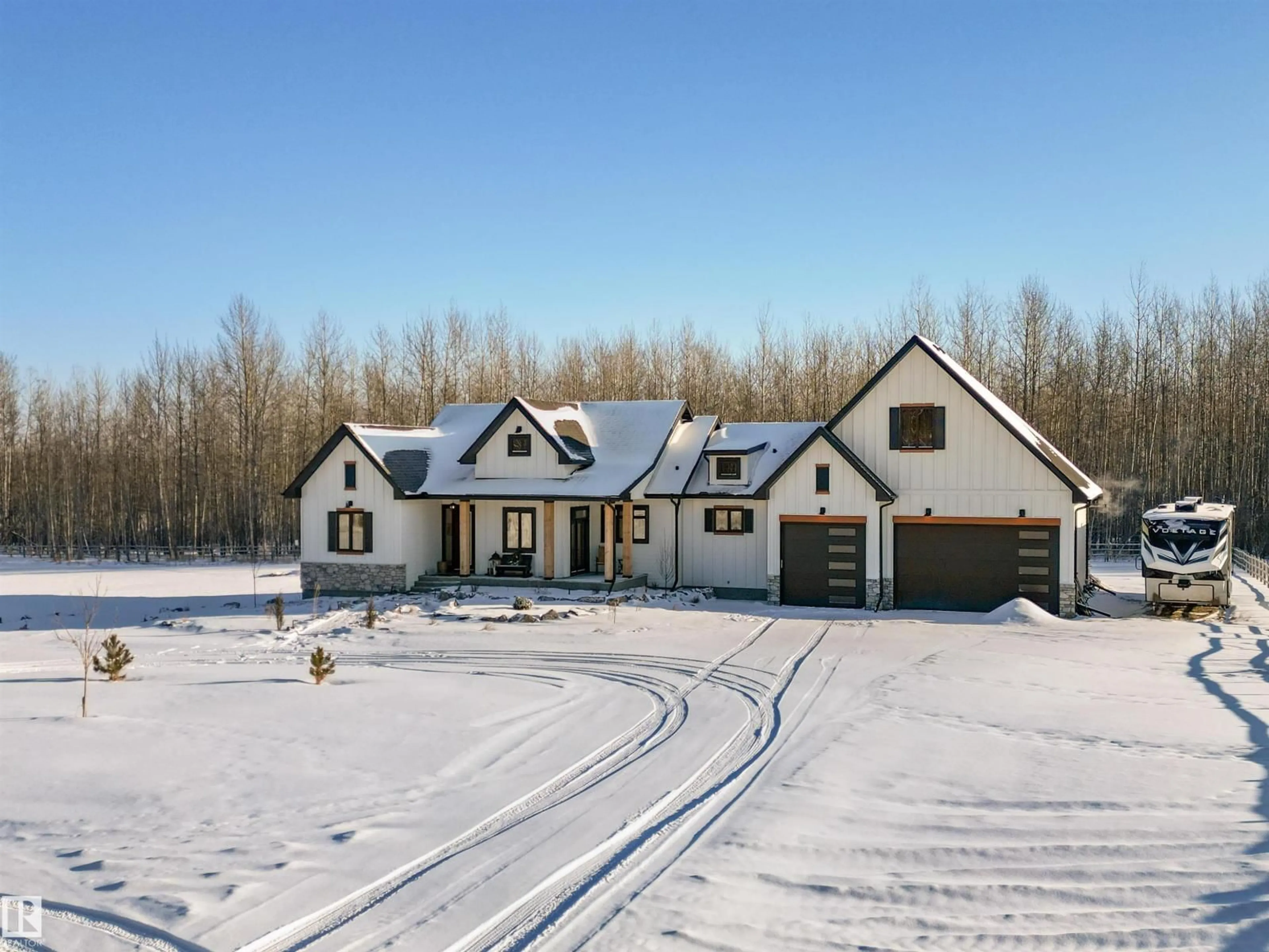 A pic from outside/outdoor area/front of a property/back of a property/a pic from drone, unknown for 49213 RANGE ROAD 82, Rural Brazeau County Alberta T7A2A3