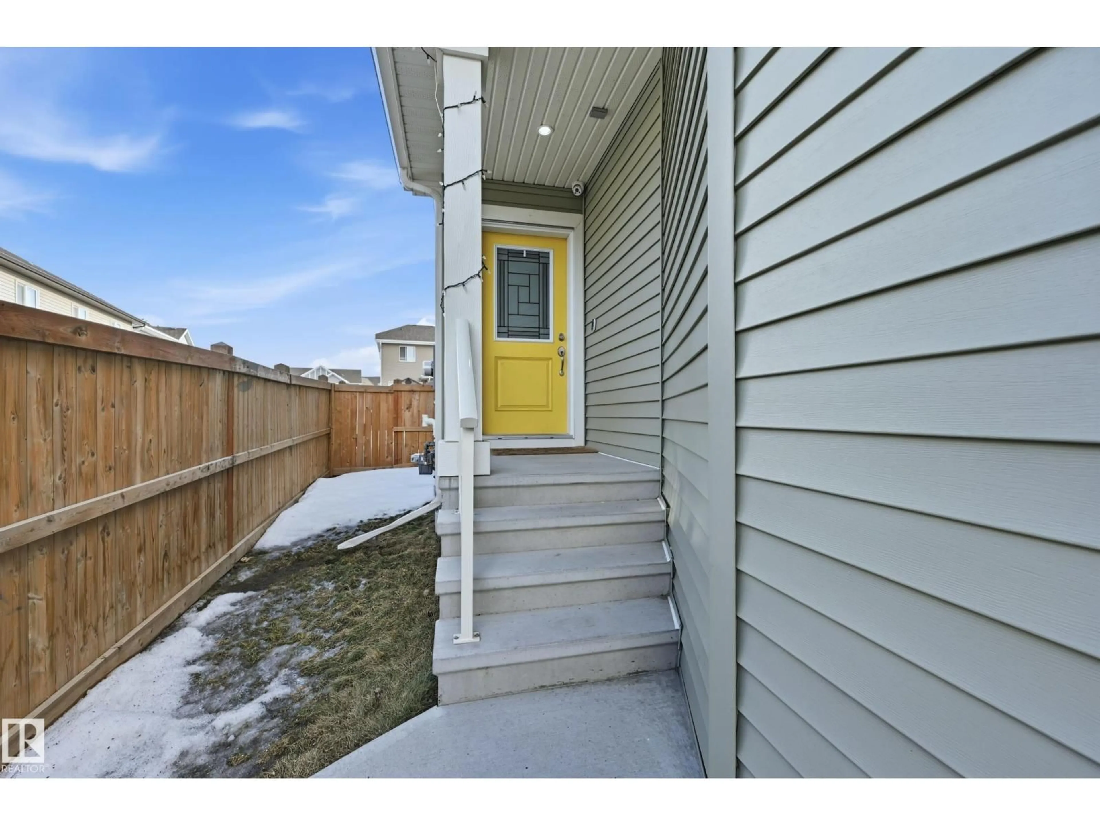 Indoor entryway for NW - 16813 65 ST, Edmonton Alberta T5Y3X9