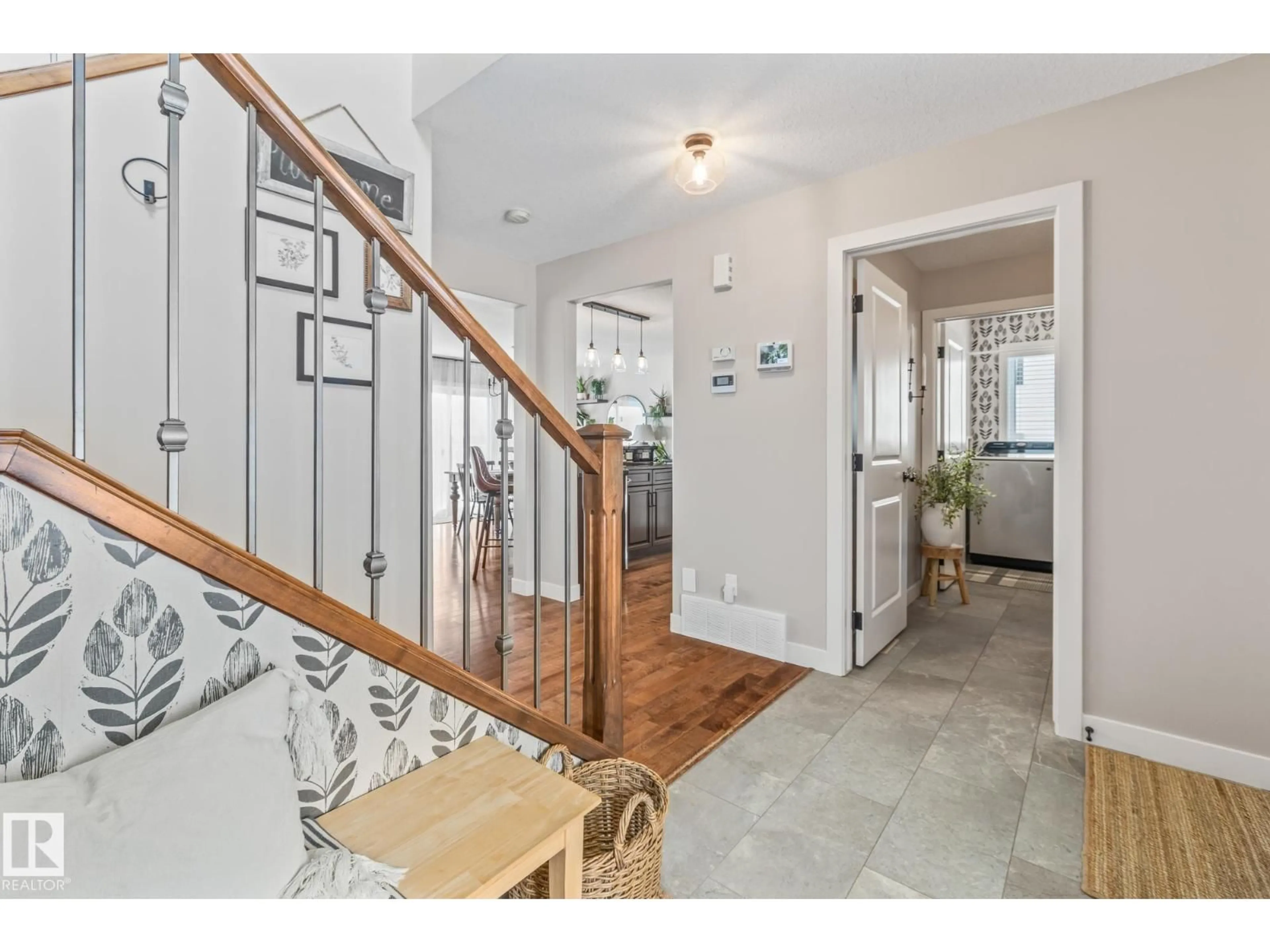 Indoor entryway for 10415 94 ST, Morinville Alberta T8R0B2