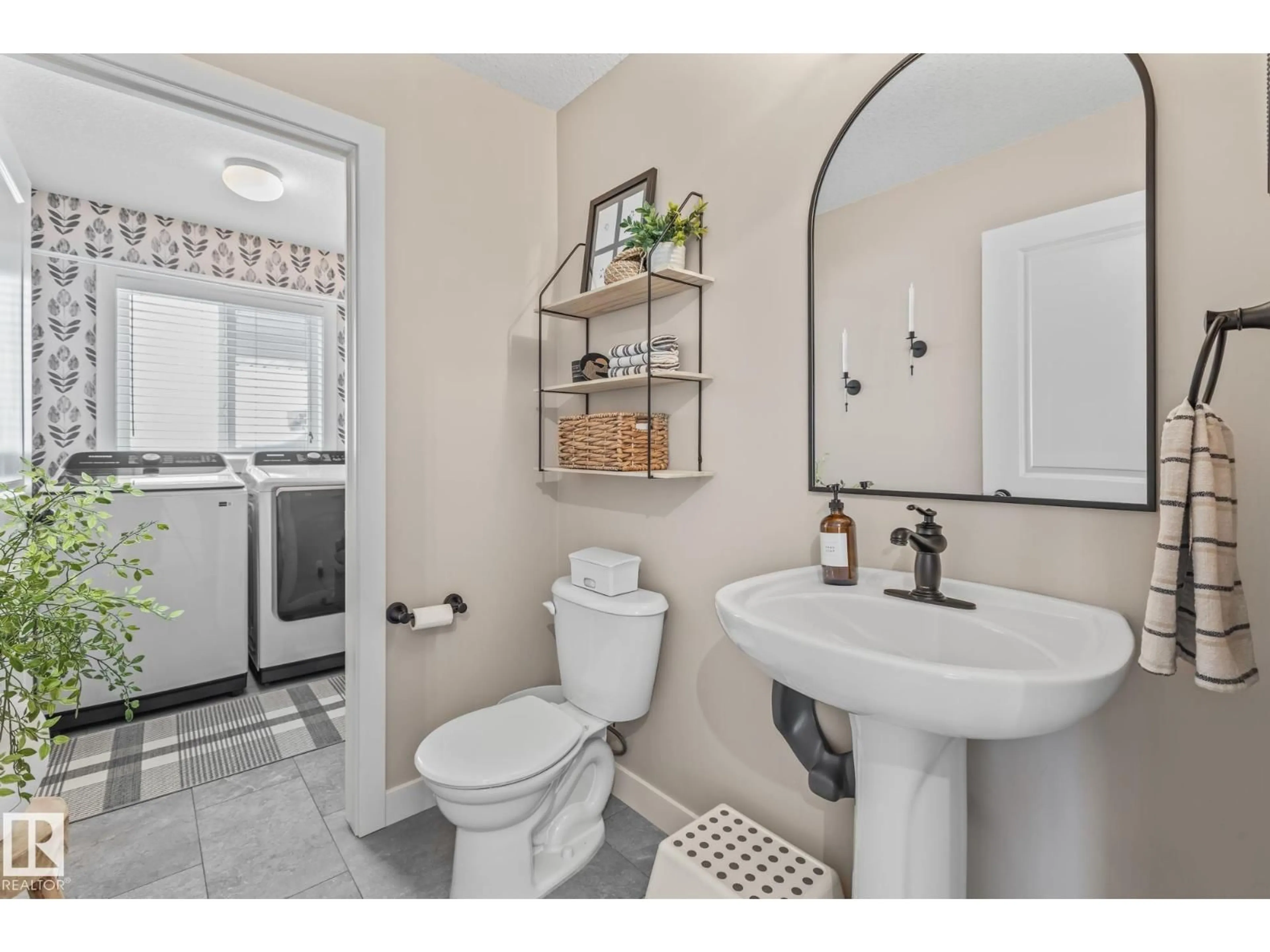 Standard bathroom, ceramic/tile floor for 10415 94 ST, Morinville Alberta T8R0B2