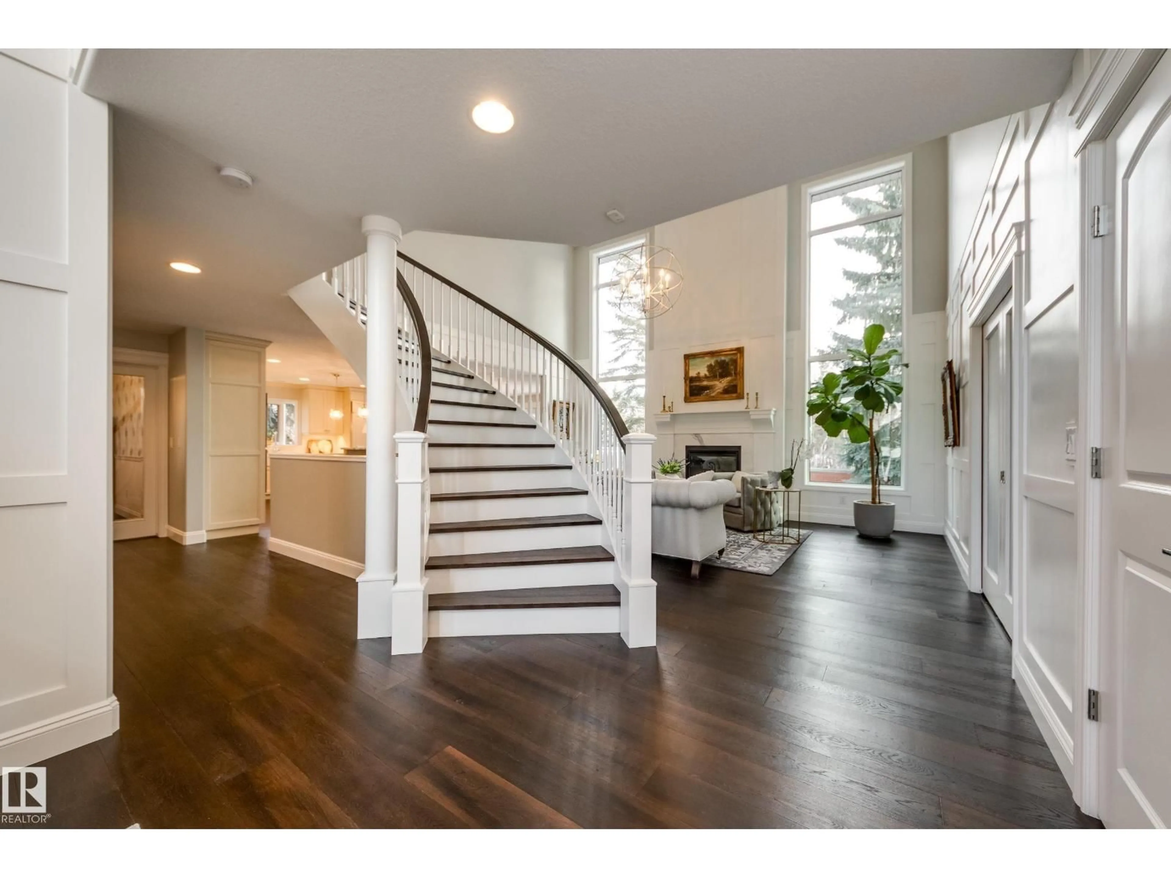 Indoor foyer for 103 WEAVER DR, Edmonton Alberta T6M2J3