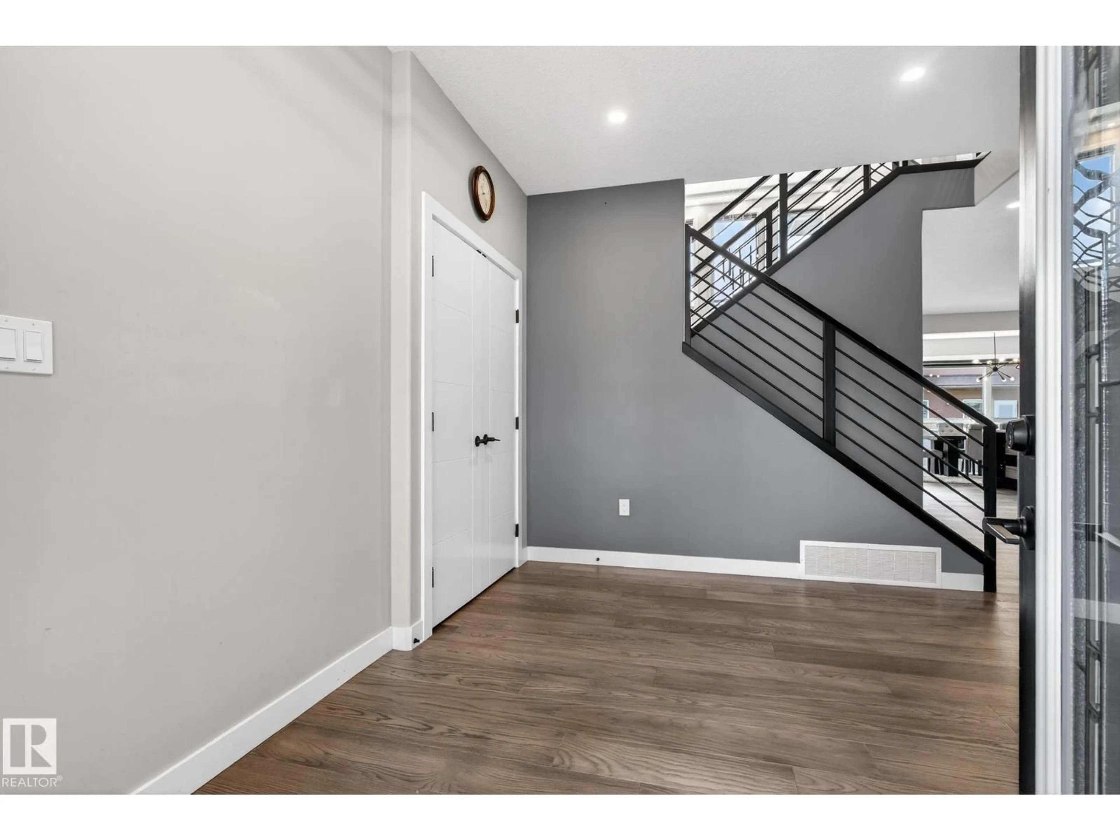 Indoor entryway for 1027 150 AV, Edmonton Alberta T5Y4C1