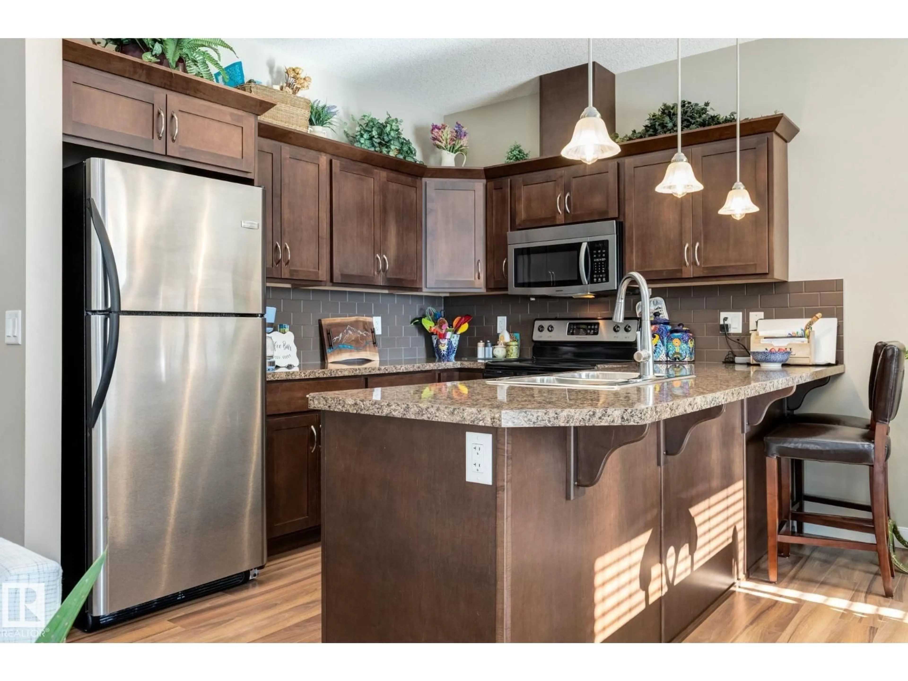Open concept kitchen, wood/laminate floor for #91 - 7293 SOUTH TERWILLEGAR DR, Edmonton Alberta T6R0N5