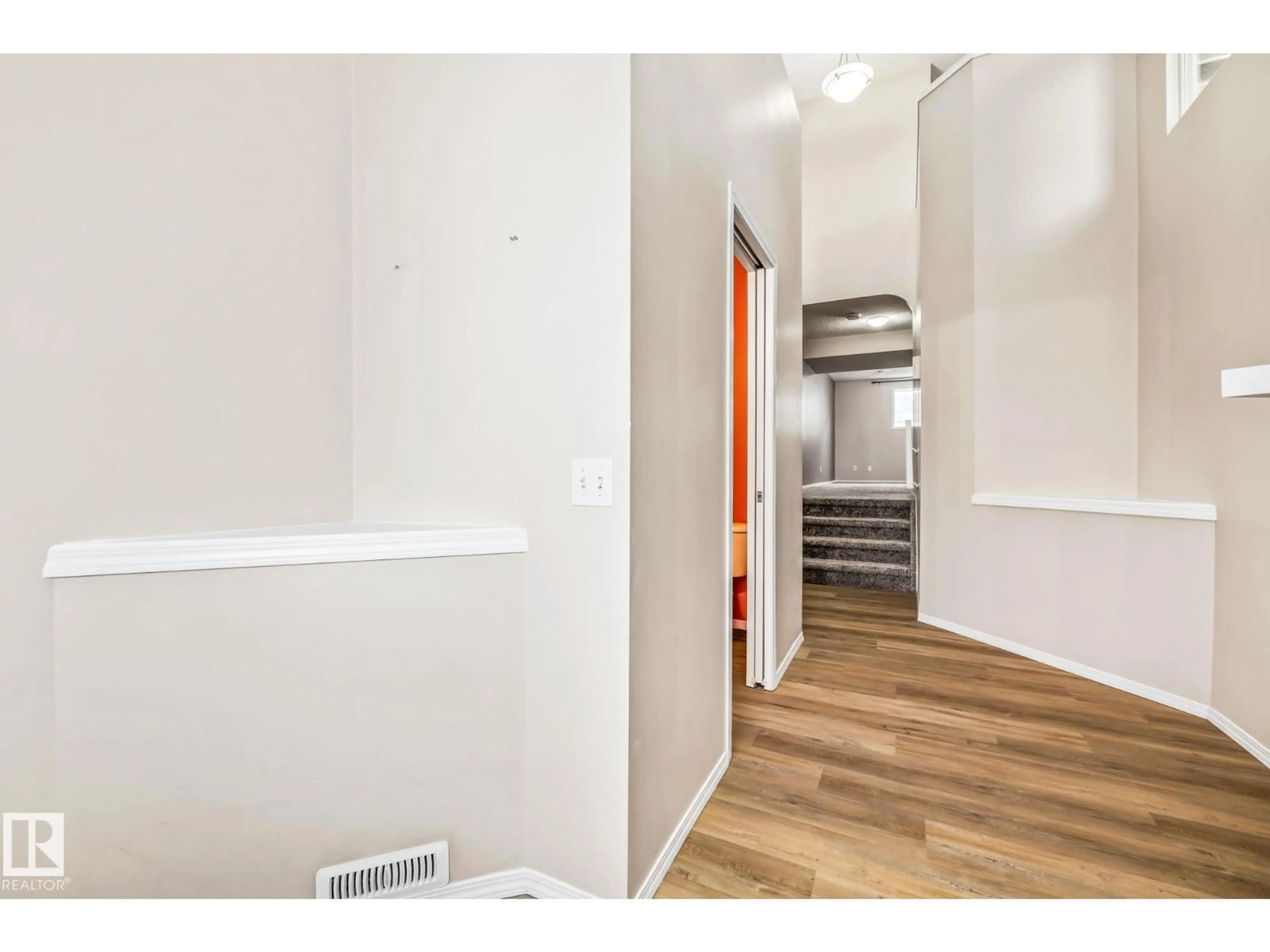 Unknown for 1421 HERMITAGE RD, Edmonton Alberta T5A4S1