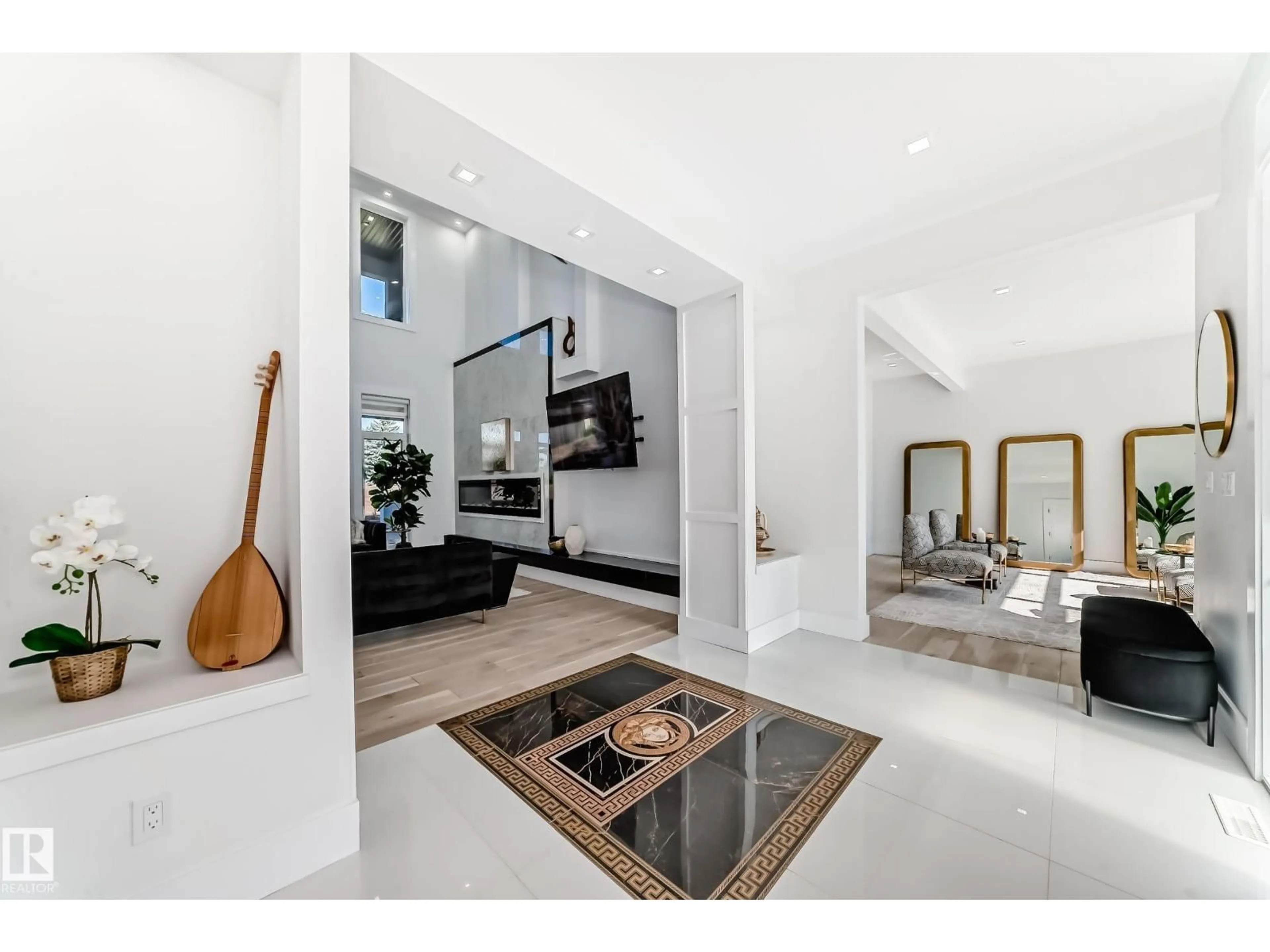 Indoor entryway for 2747 WHEATON DR, Edmonton Alberta T6W2M5