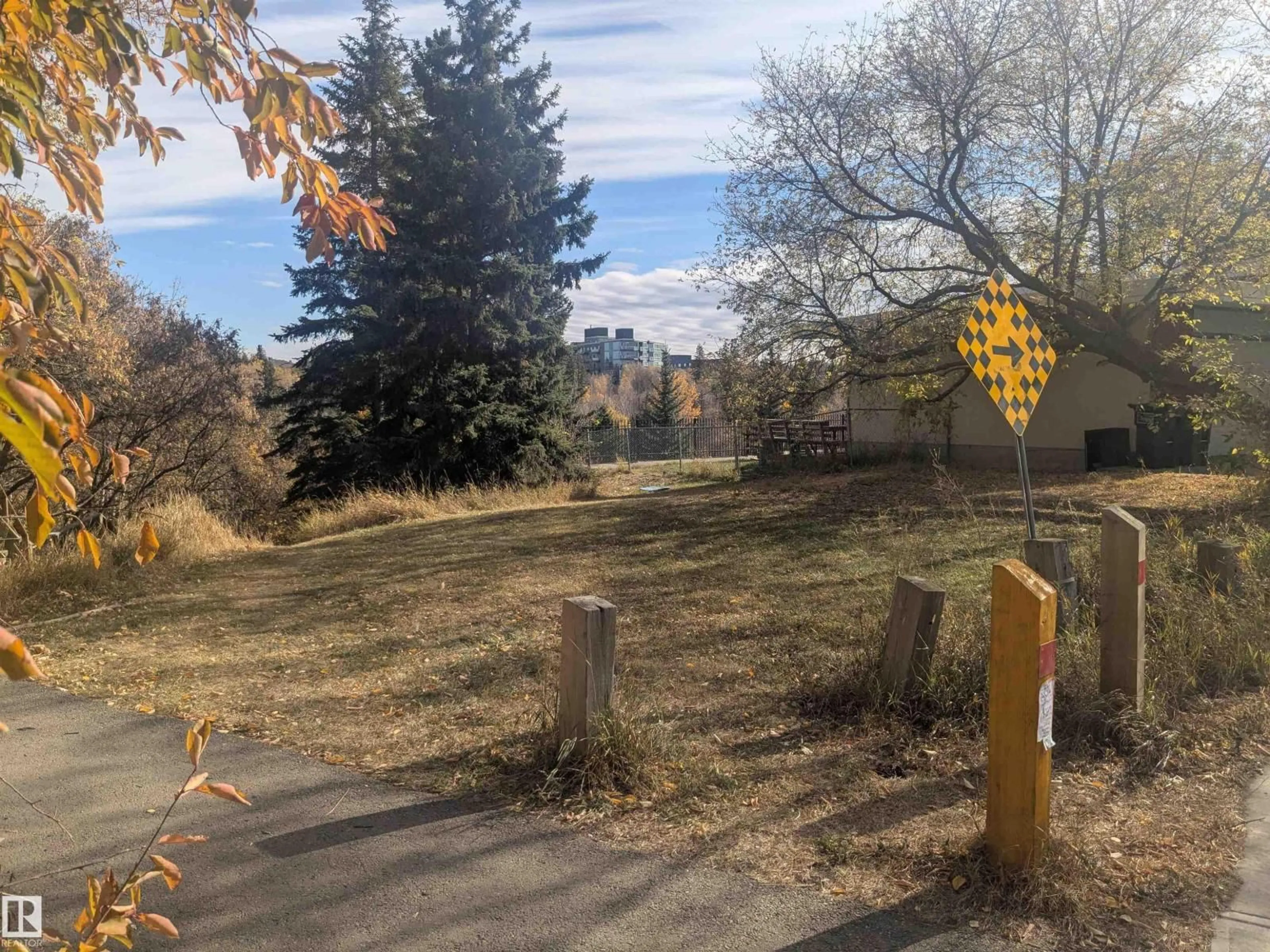 Unknown for 8311 96 ST, Edmonton Alberta T6C3Y4