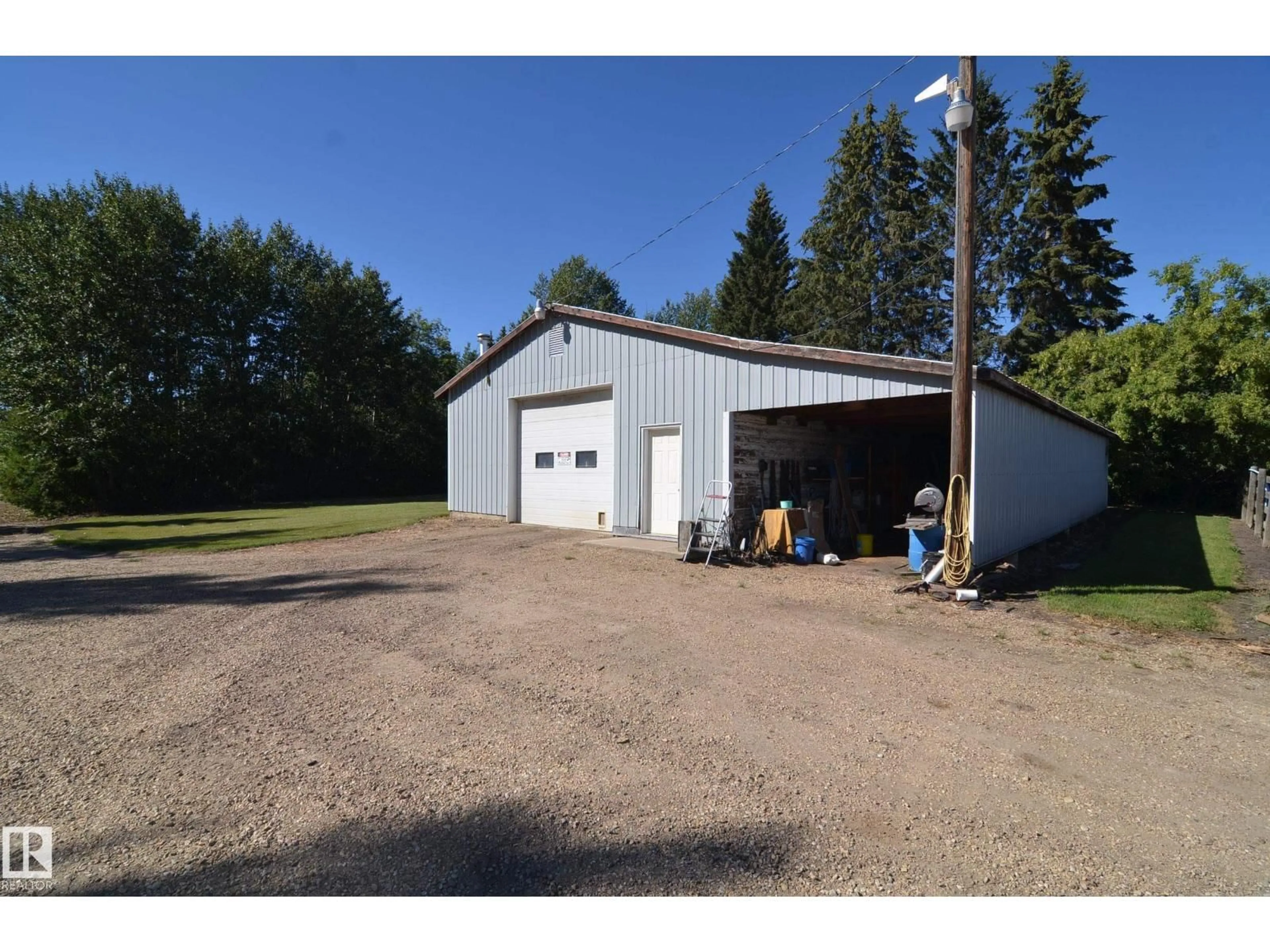 Indoor garage for 59225 RGE RD 31, Rural Barrhead County Alberta T7N1N3
