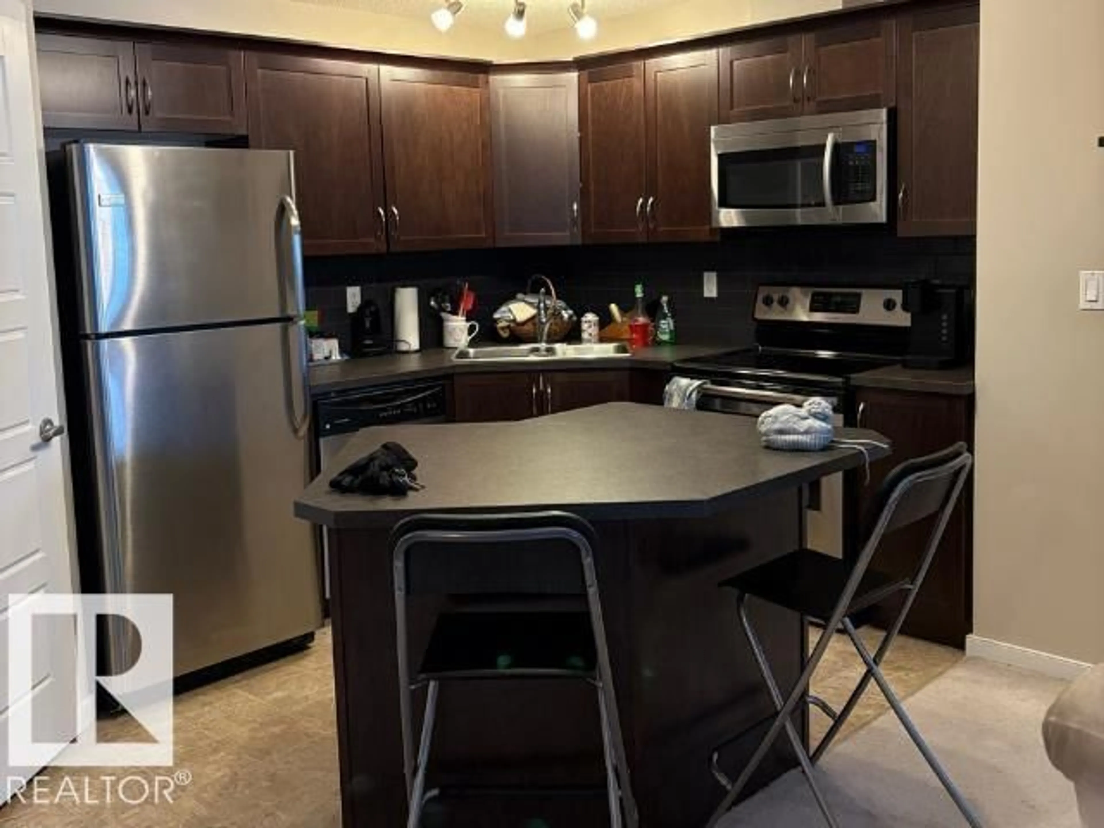 Standard kitchen, unknown for 396 - 118 SILVERBERRY ROAD NW, Edmonton Alberta T6T0H1