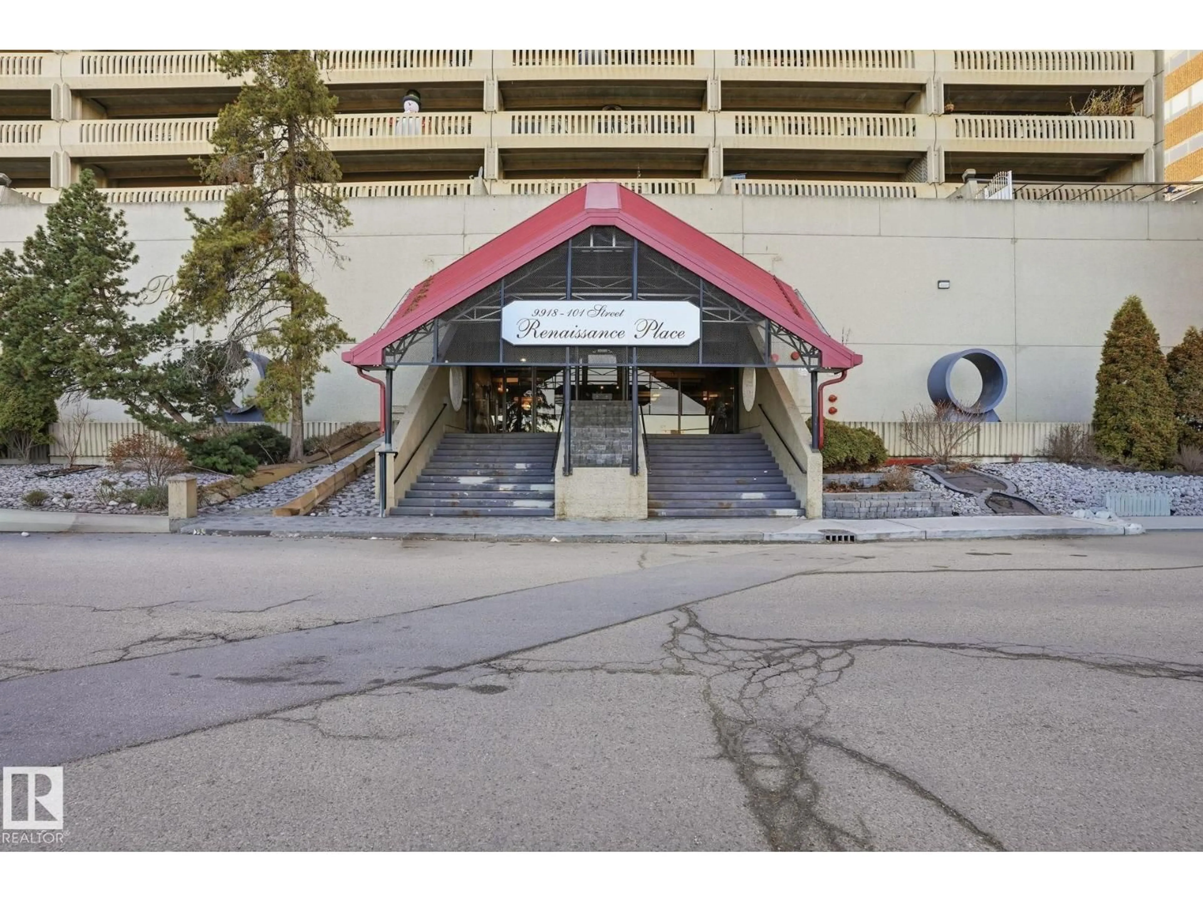 Indoor foyer for 1103 - 9918 101 ST NW, Edmonton Alberta T5K2L1