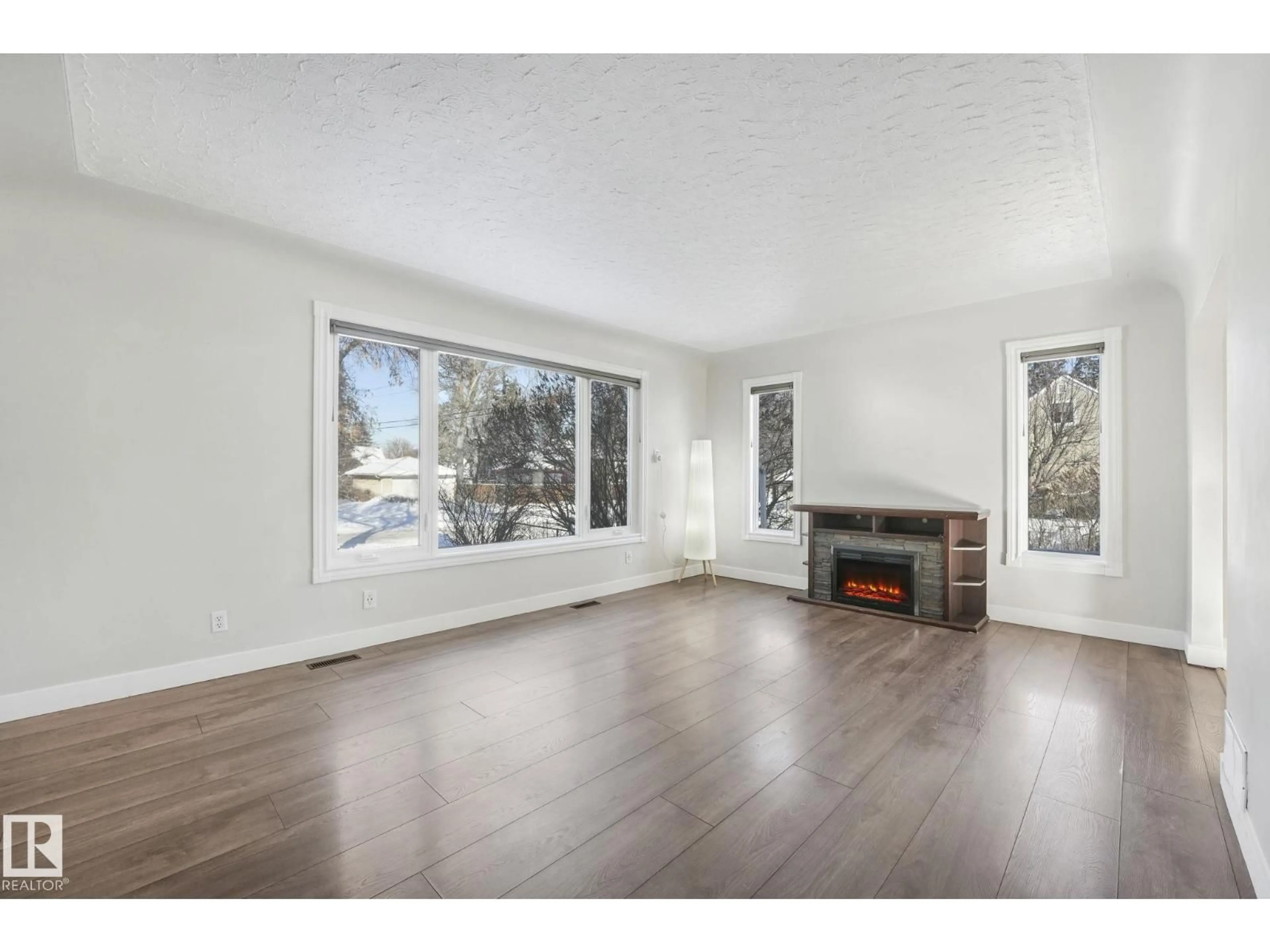 A pic of a room for NW - 13911 117 AV, Edmonton Alberta T5M3J3