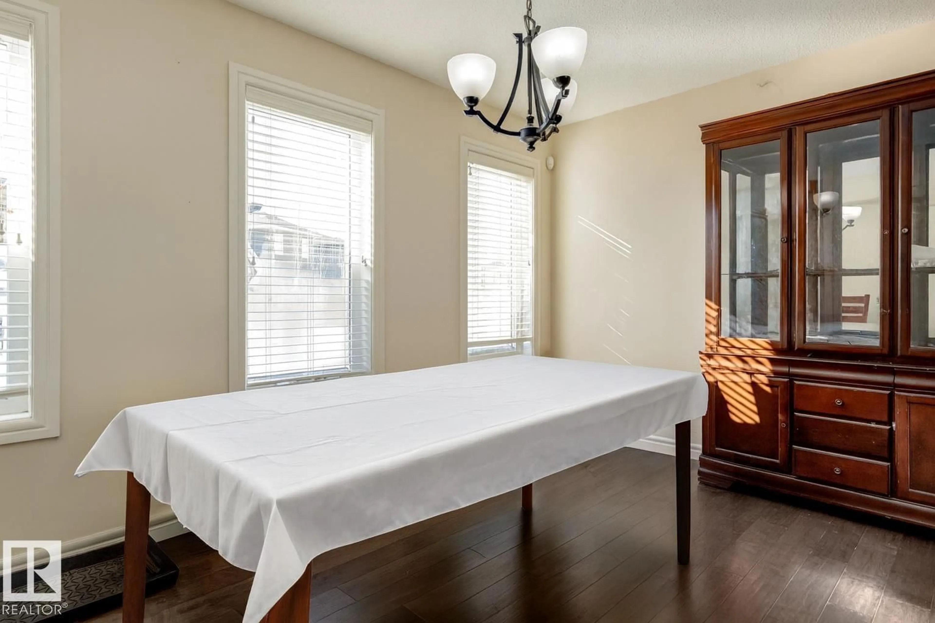 Dining room, wood/laminate floor for 3039 14 AV, Edmonton Alberta T6T0Z2