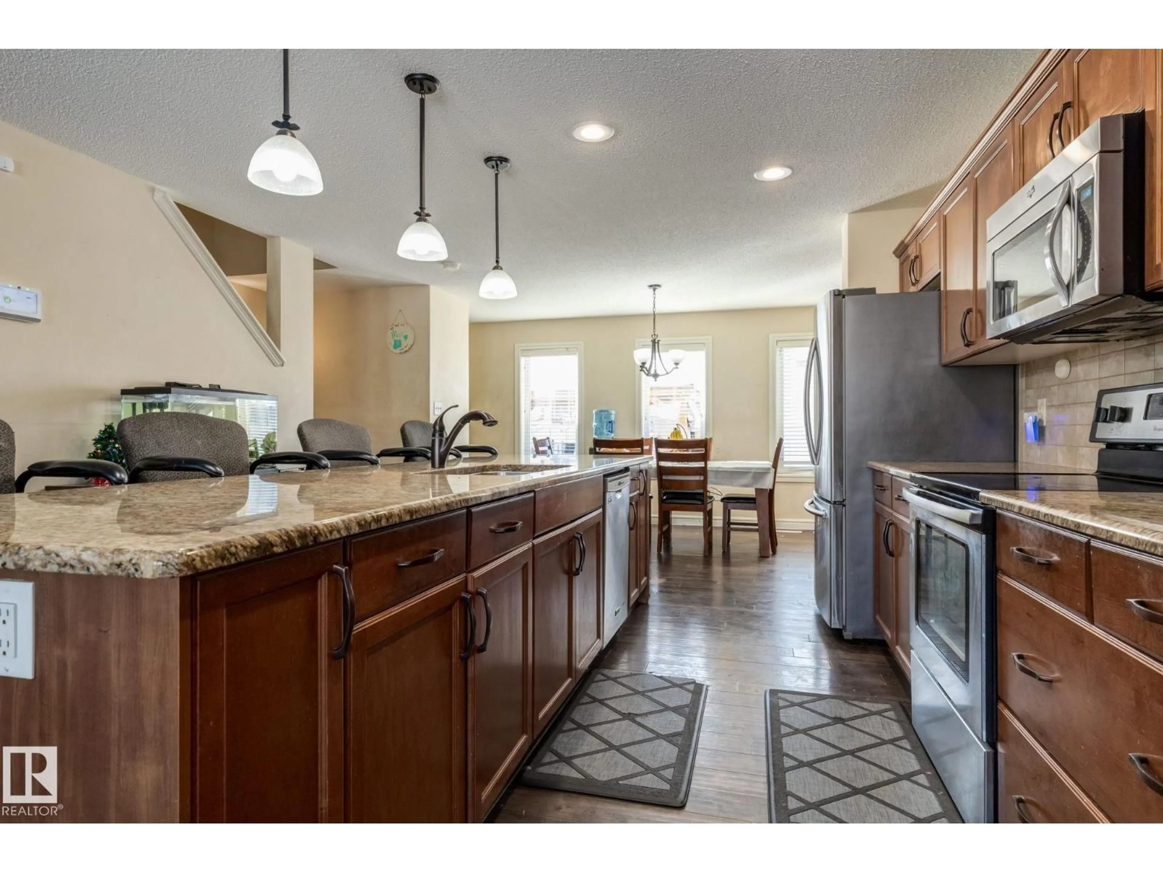 Open concept kitchen, ceramic/tile floor for 3039 14 AV, Edmonton Alberta T6T0Z2