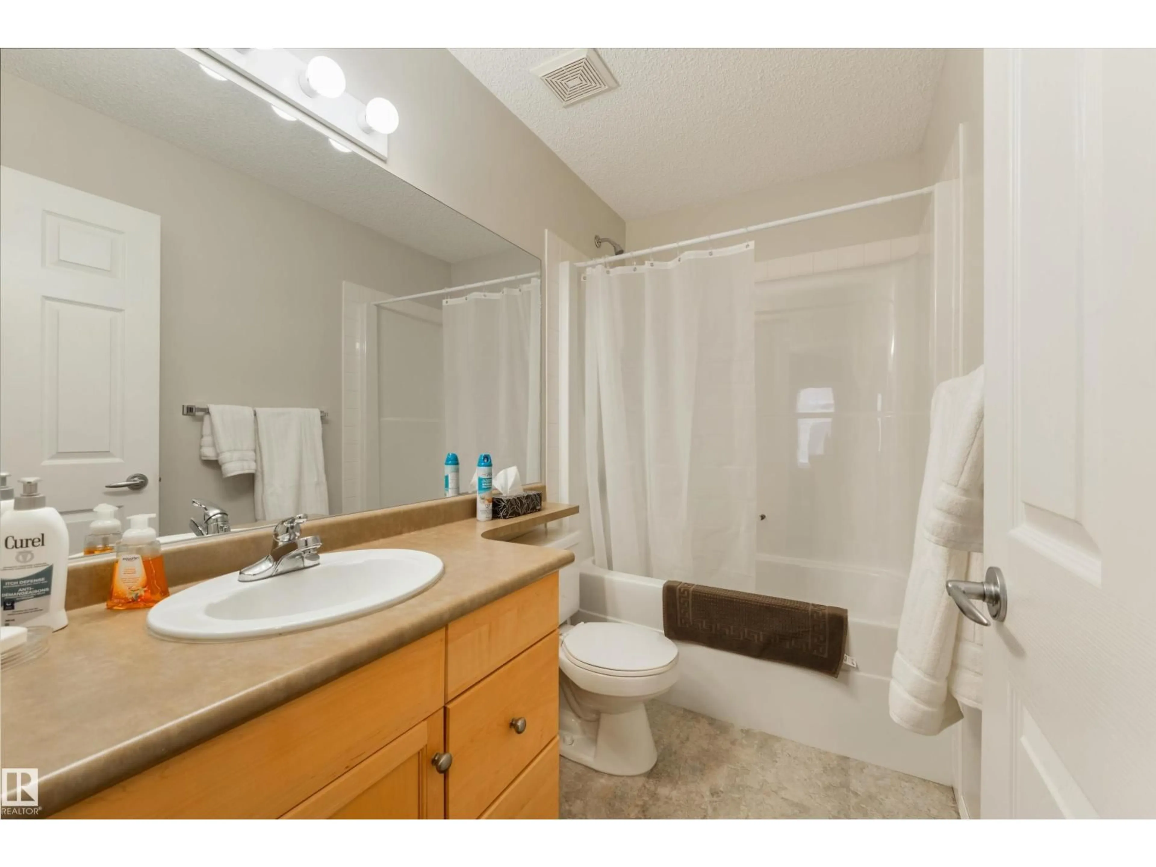 Standard bathroom, unknown for 74 CHRISTINA CO, Sherwood Park Alberta T8H2H4