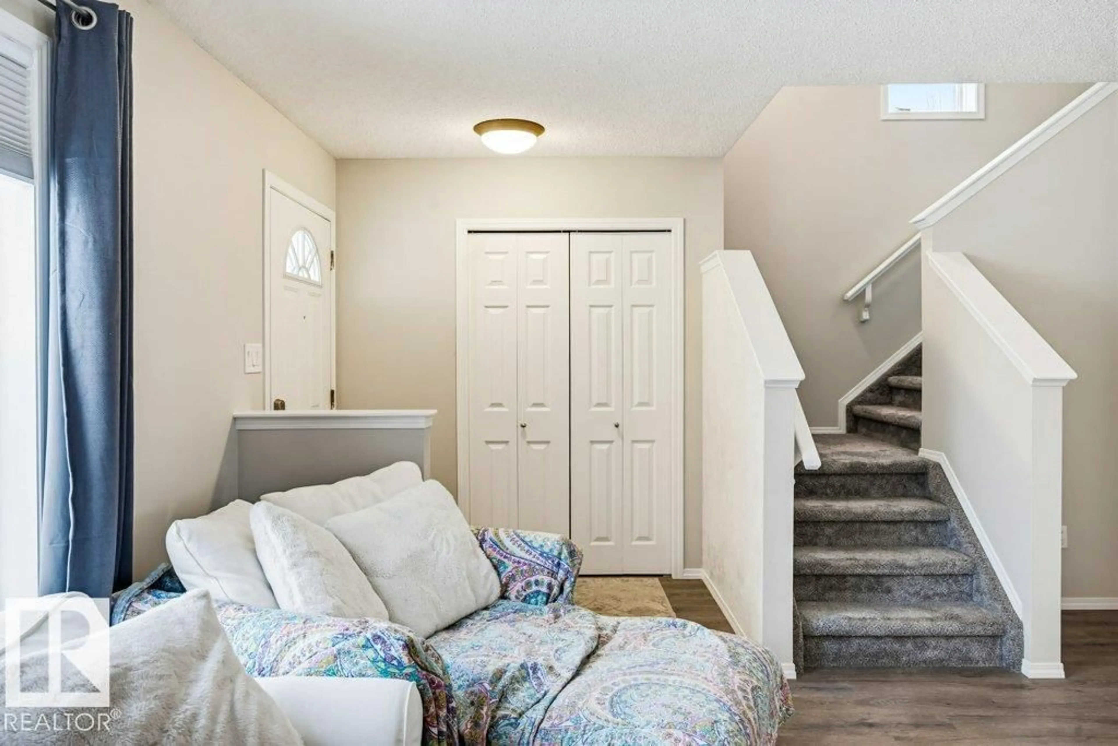 Indoor entryway for 2 HEATHERLANDS WY, Spruce Grove Alberta T7X4L4