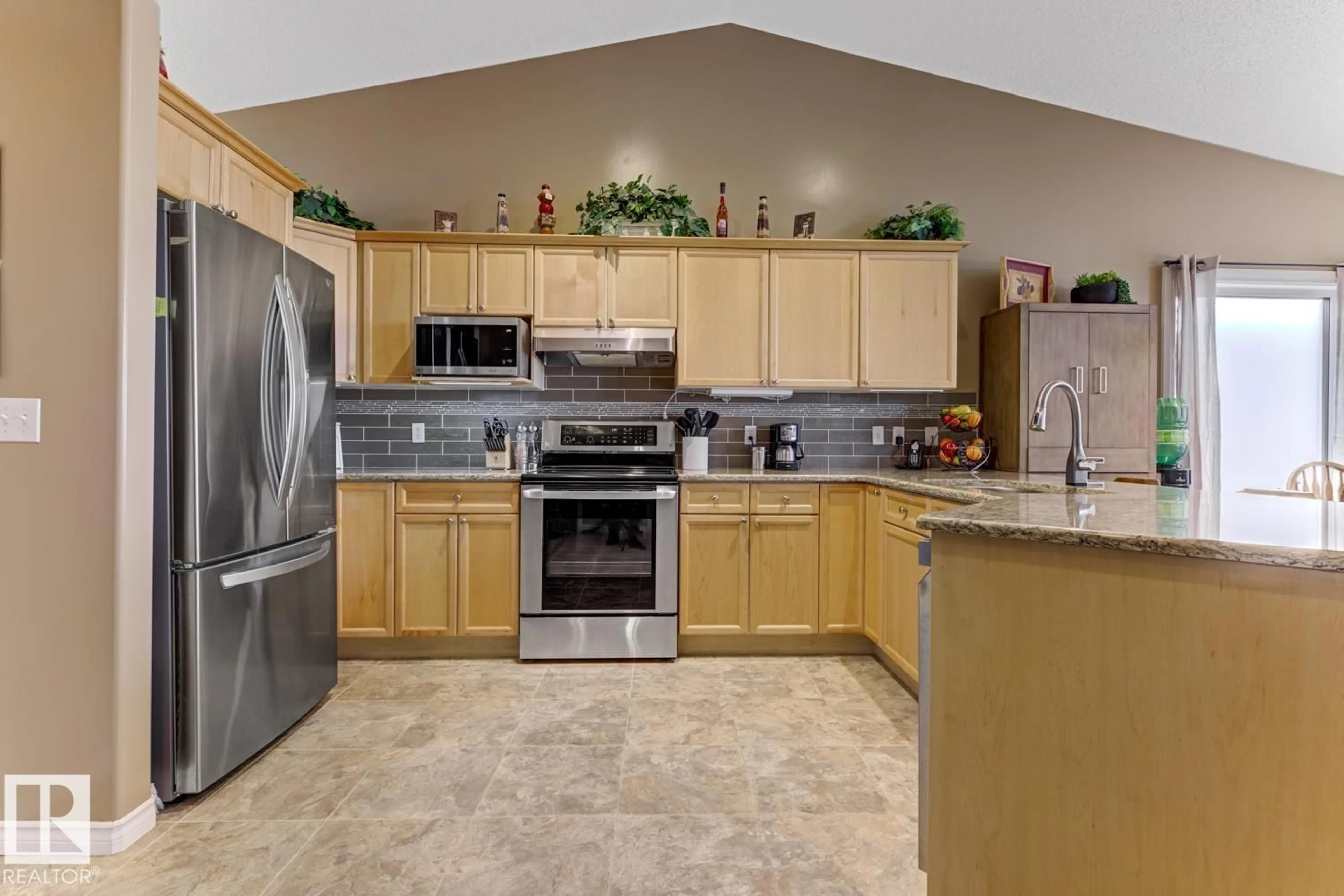 Standard kitchen, ceramic/tile floor for 20148 46 AV, Edmonton Alberta T6M2Y1
