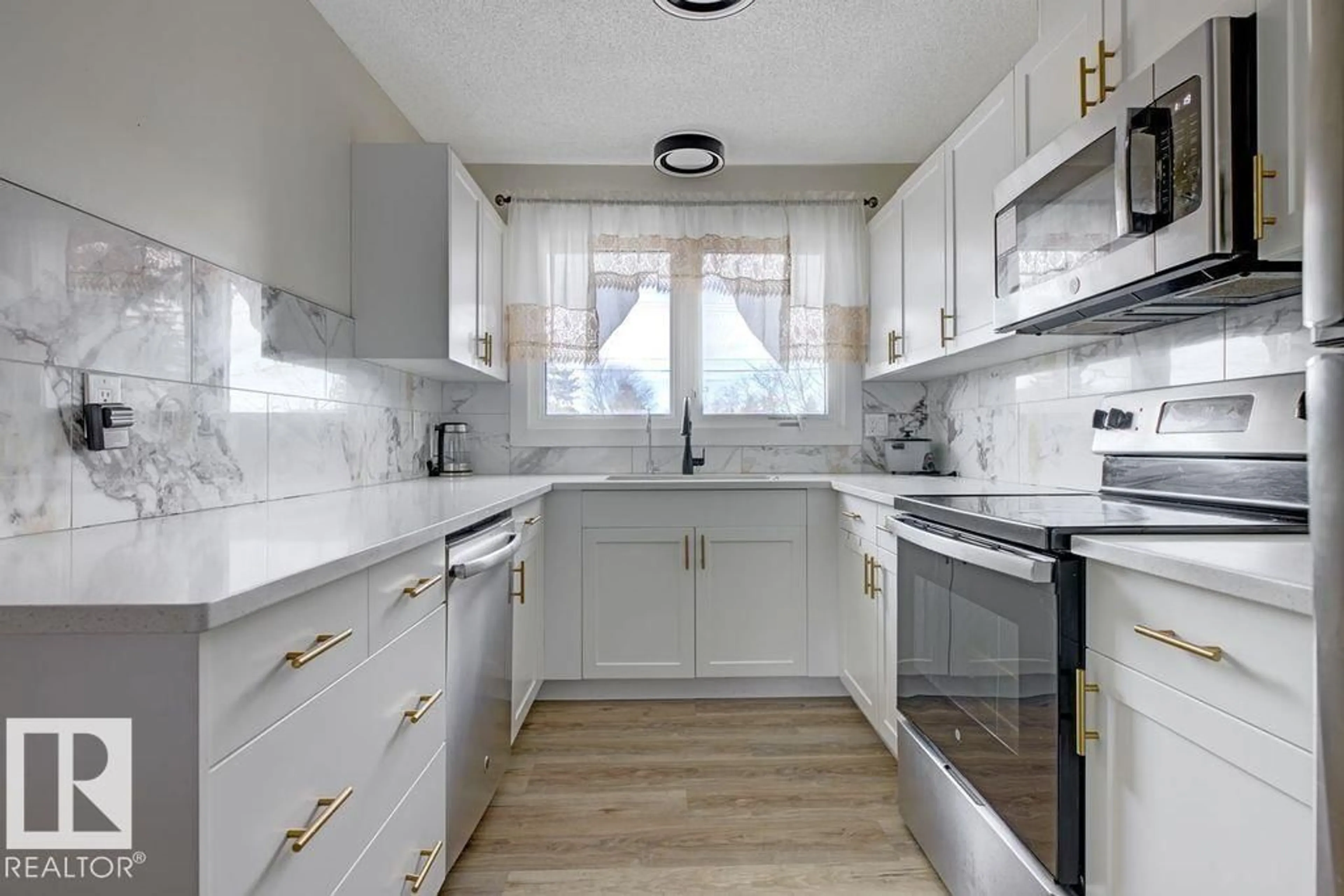 Standard kitchen, ceramic/tile floor for 13211 71 ST, Edmonton Alberta T5C0M7