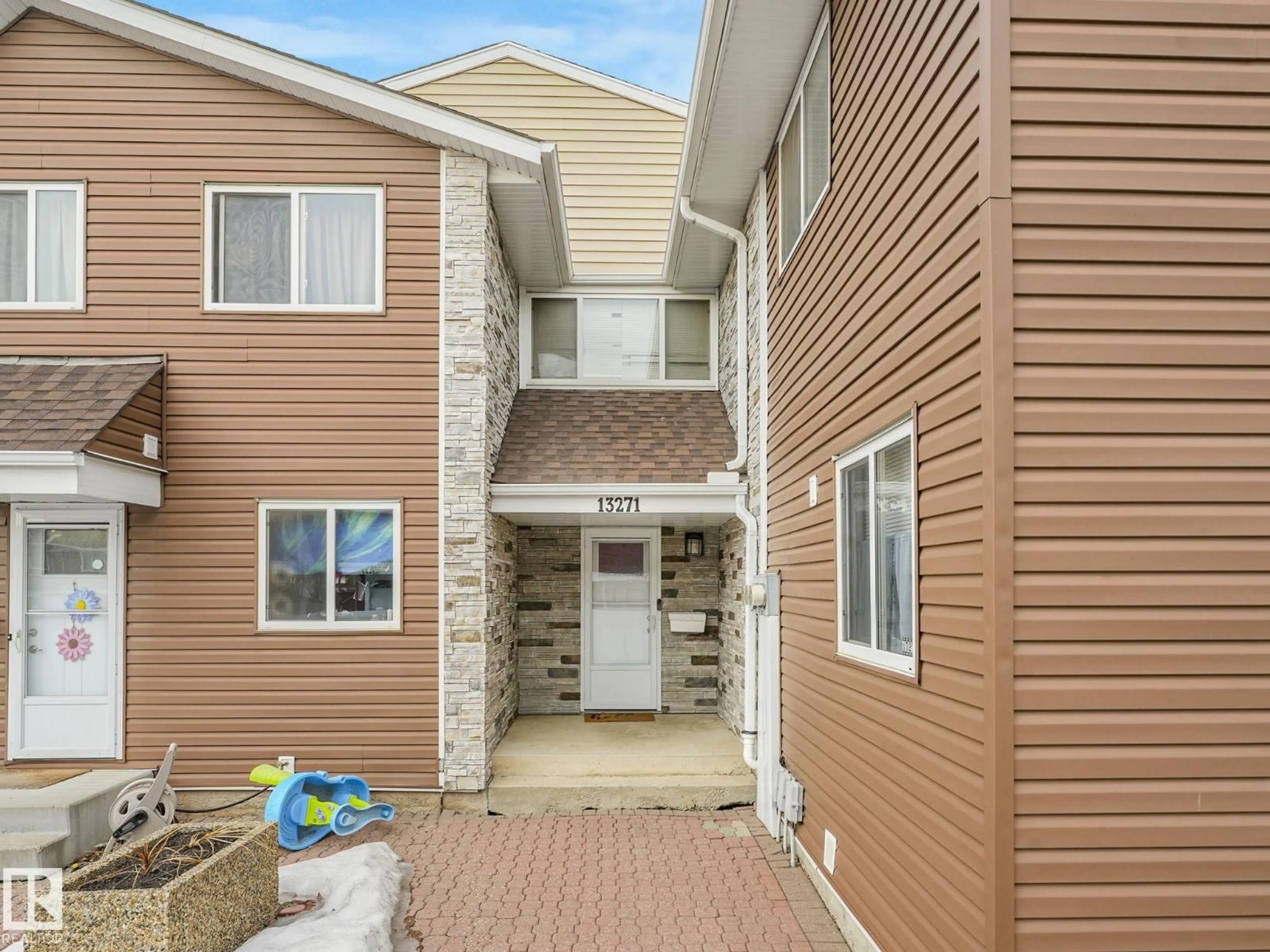 Home with vinyl exterior material, unknown for 13271 47 ST, Edmonton Alberta T5A3L8