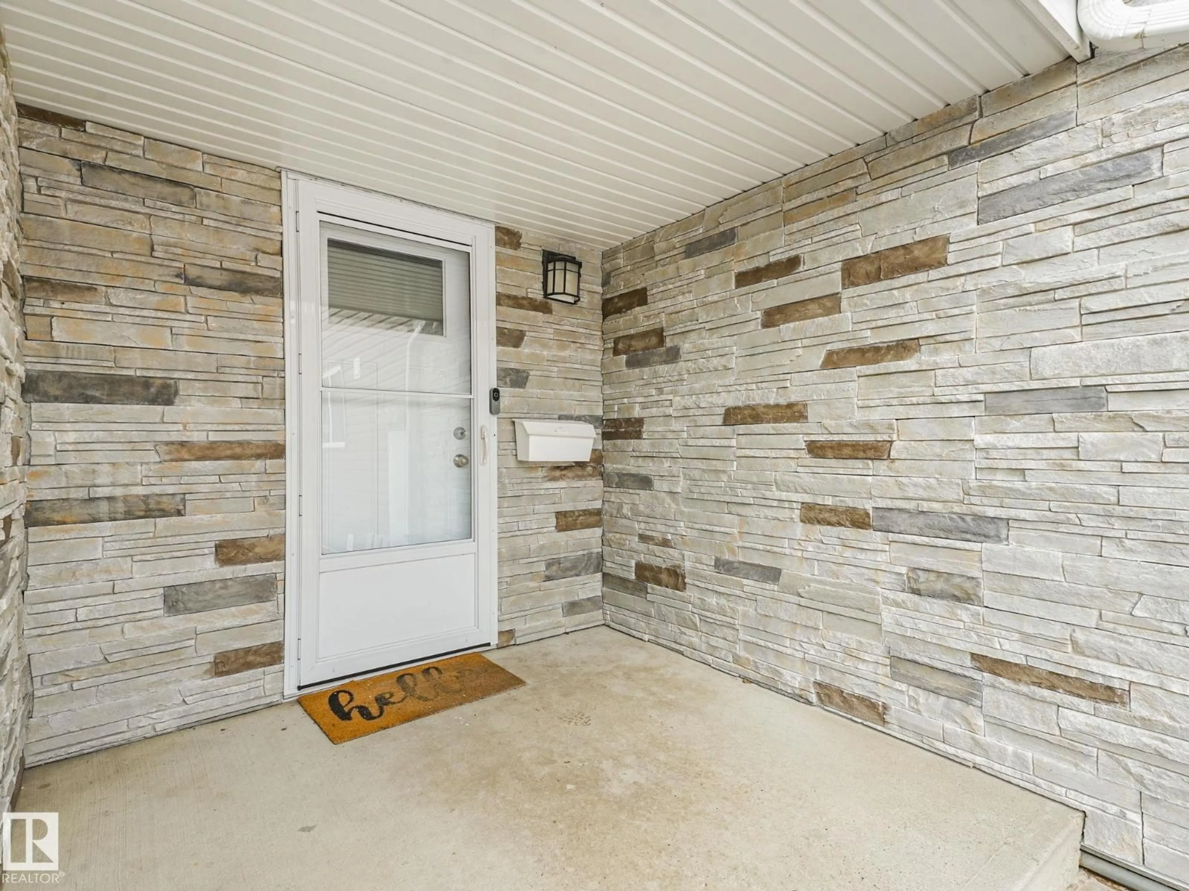 Indoor entryway for 13271 47 ST, Edmonton Alberta T5A3L8