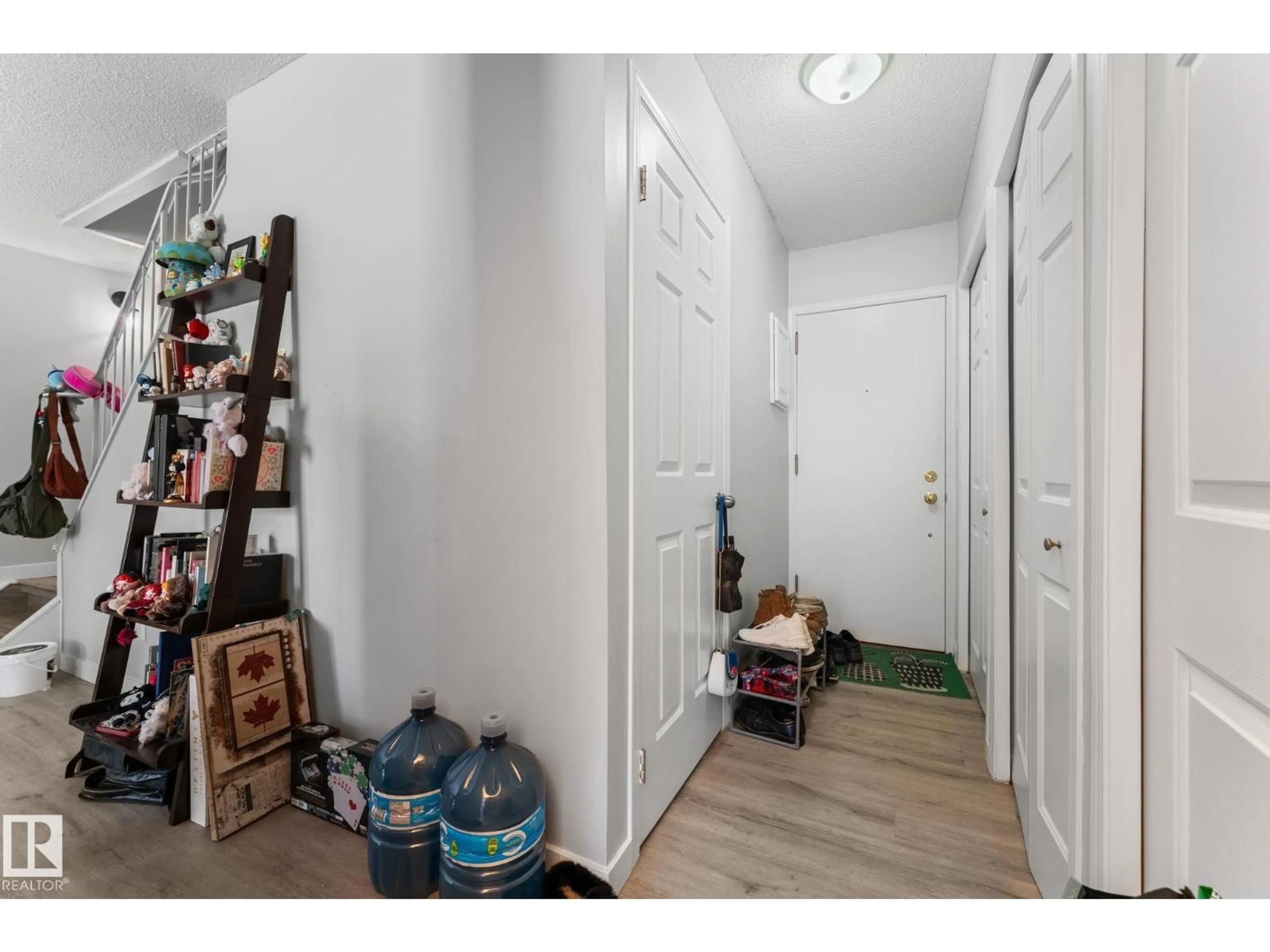 Indoor entryway for 10 - 11219 103A AV NW, Edmonton Alberta T5K2E4
