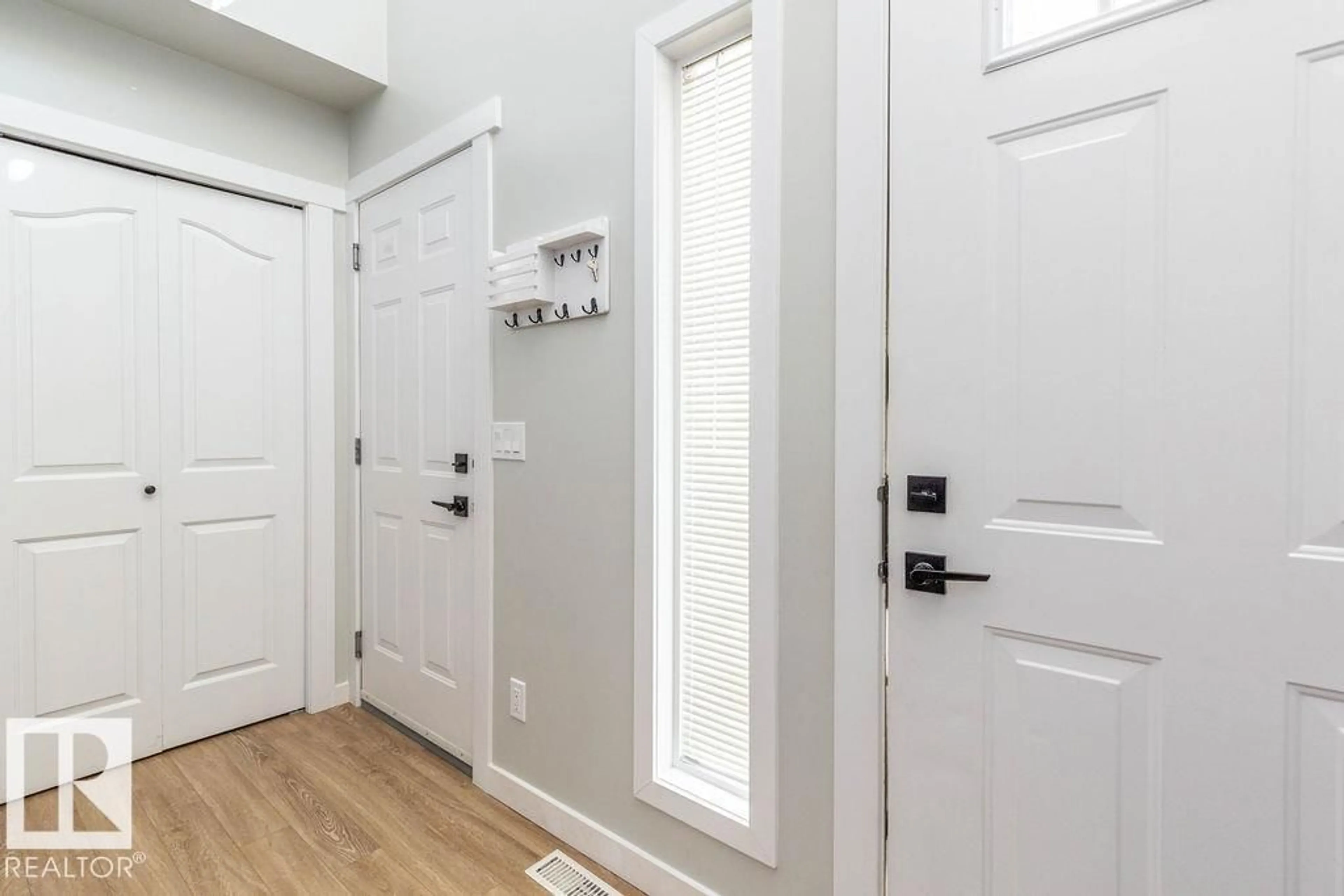 Indoor entryway for 5 LAMPLIGHT DR, Spruce Grove Alberta T7X4R3