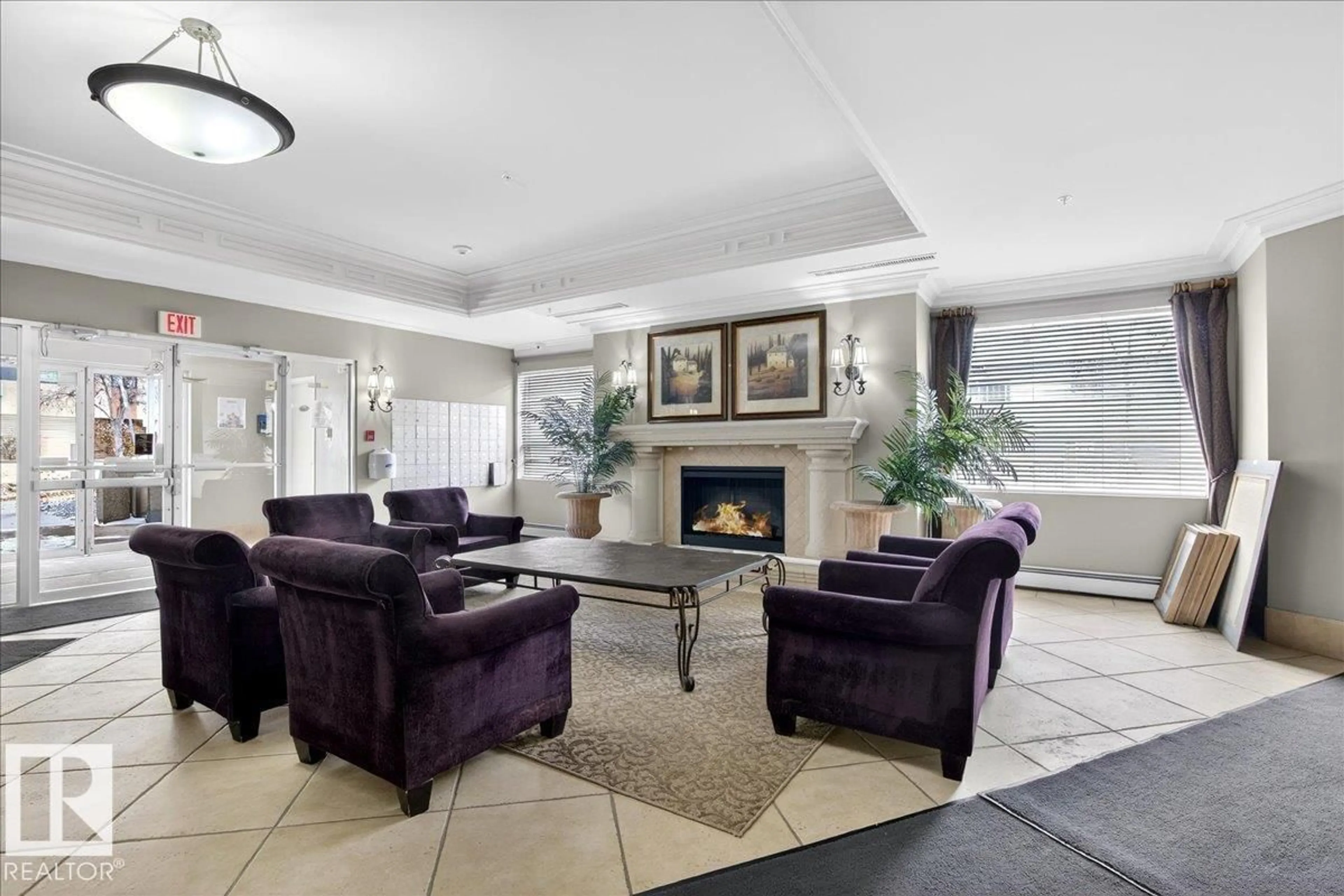 Lobby for 105 - 9707 105 ST NW, Edmonton Alberta T5K2Y4