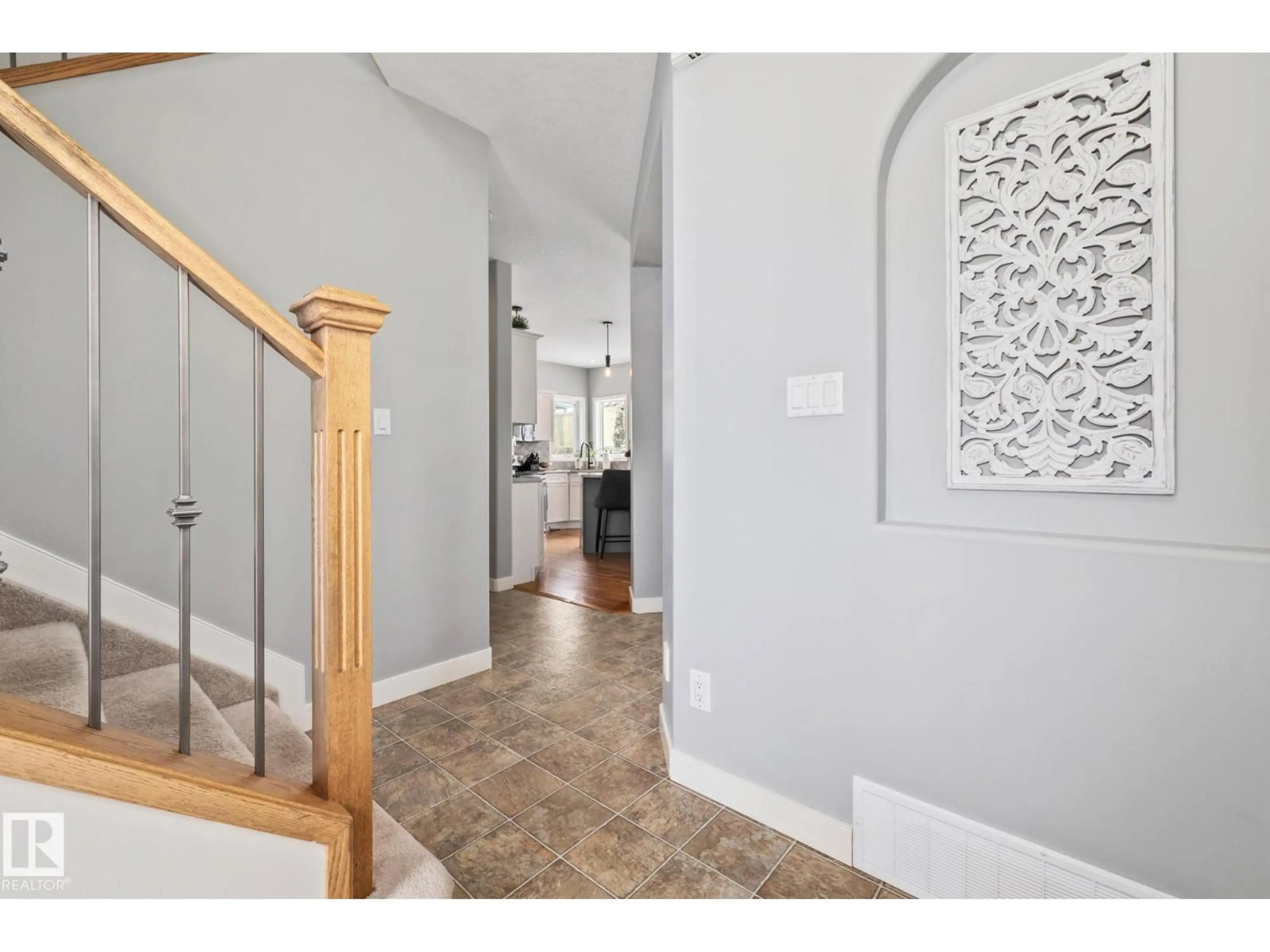 Indoor entryway for 21 HUNTINGTON, Spruce Grove Alberta T7X4K6