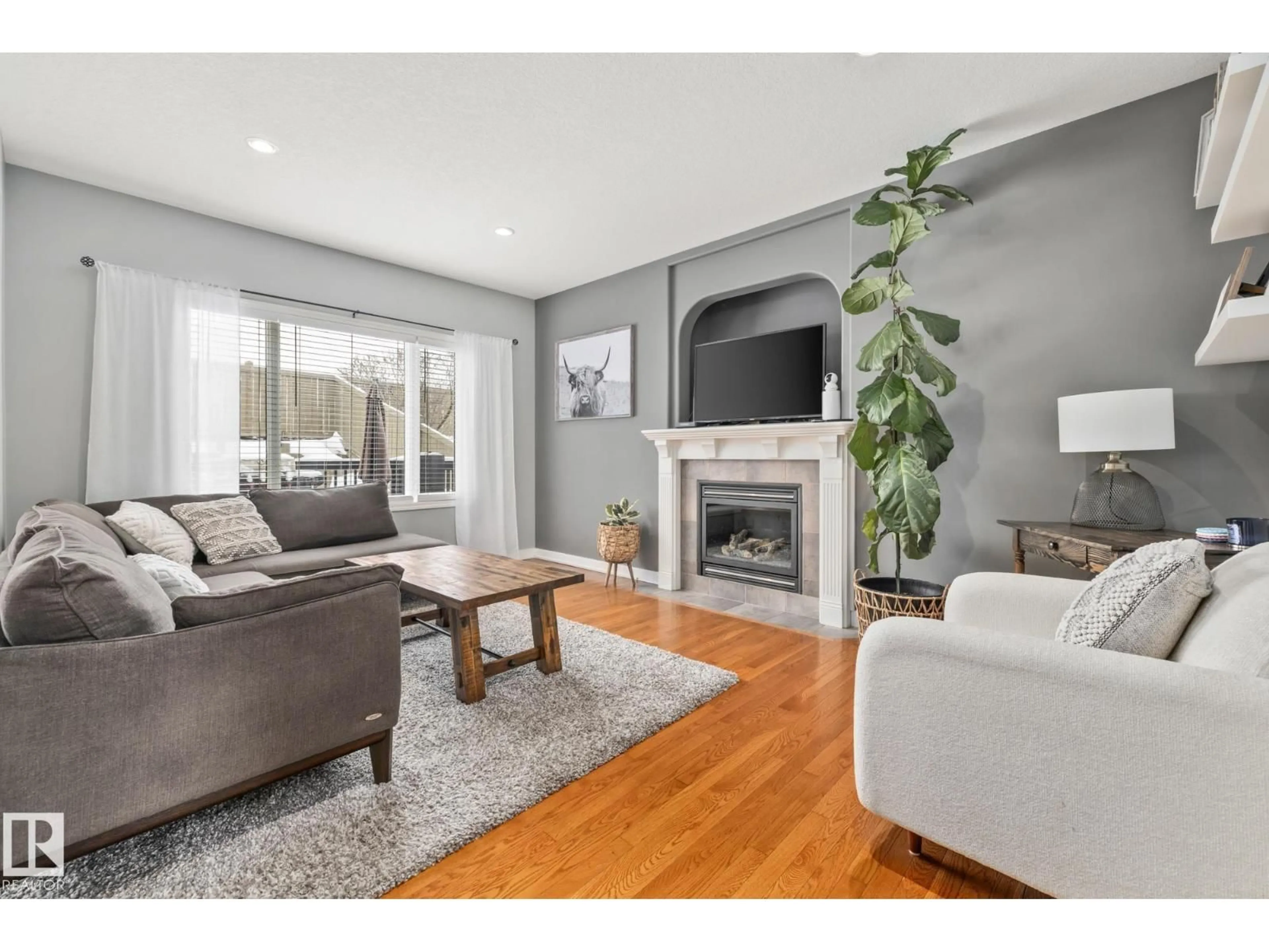 Living room with furniture, wood/laminate floor for 21 HUNTINGTON, Spruce Grove Alberta T7X4K6