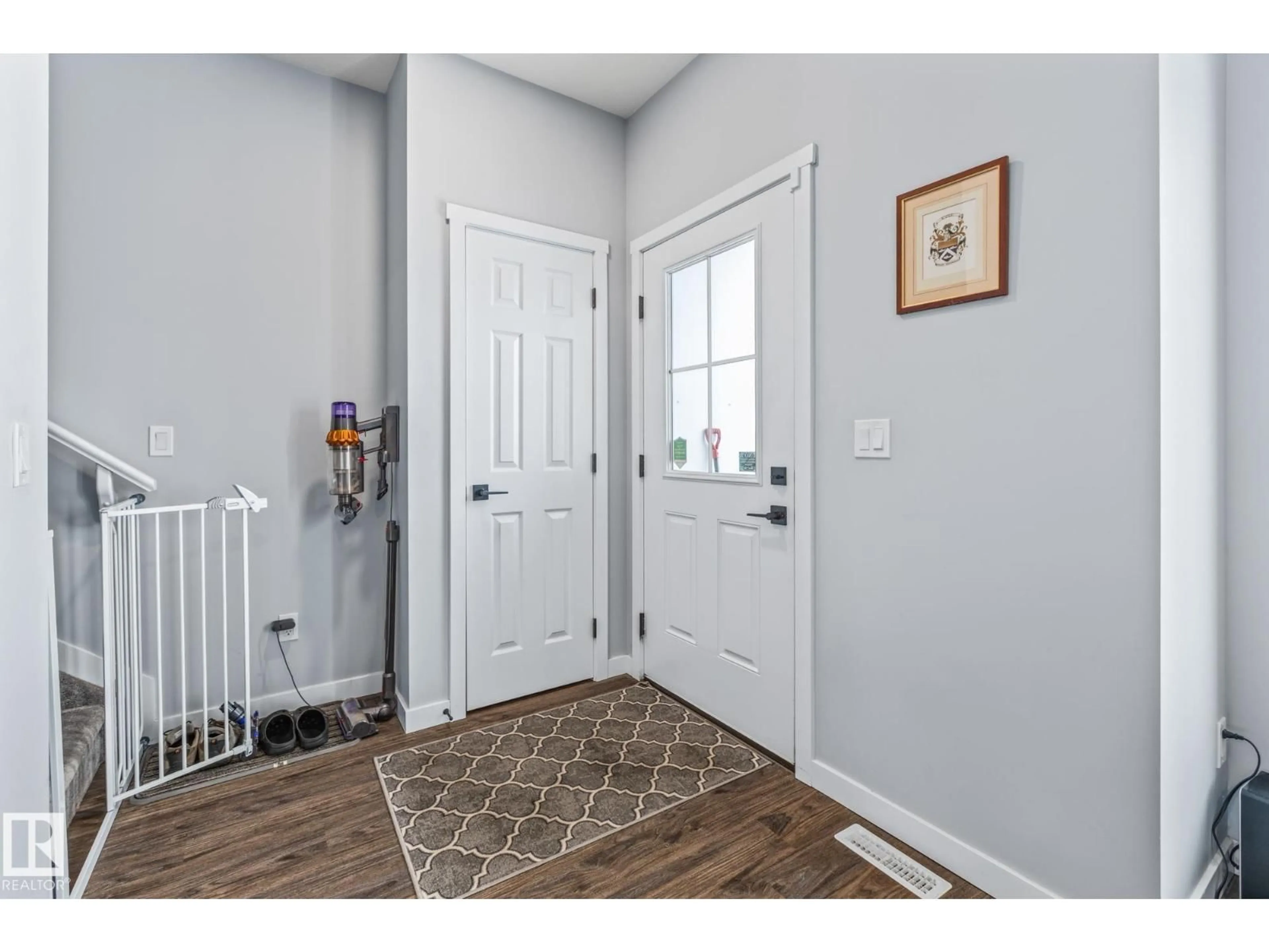 Indoor entryway for 597 MEADOWVIEW DR, Fort Saskatchewan Alberta T8L0X1