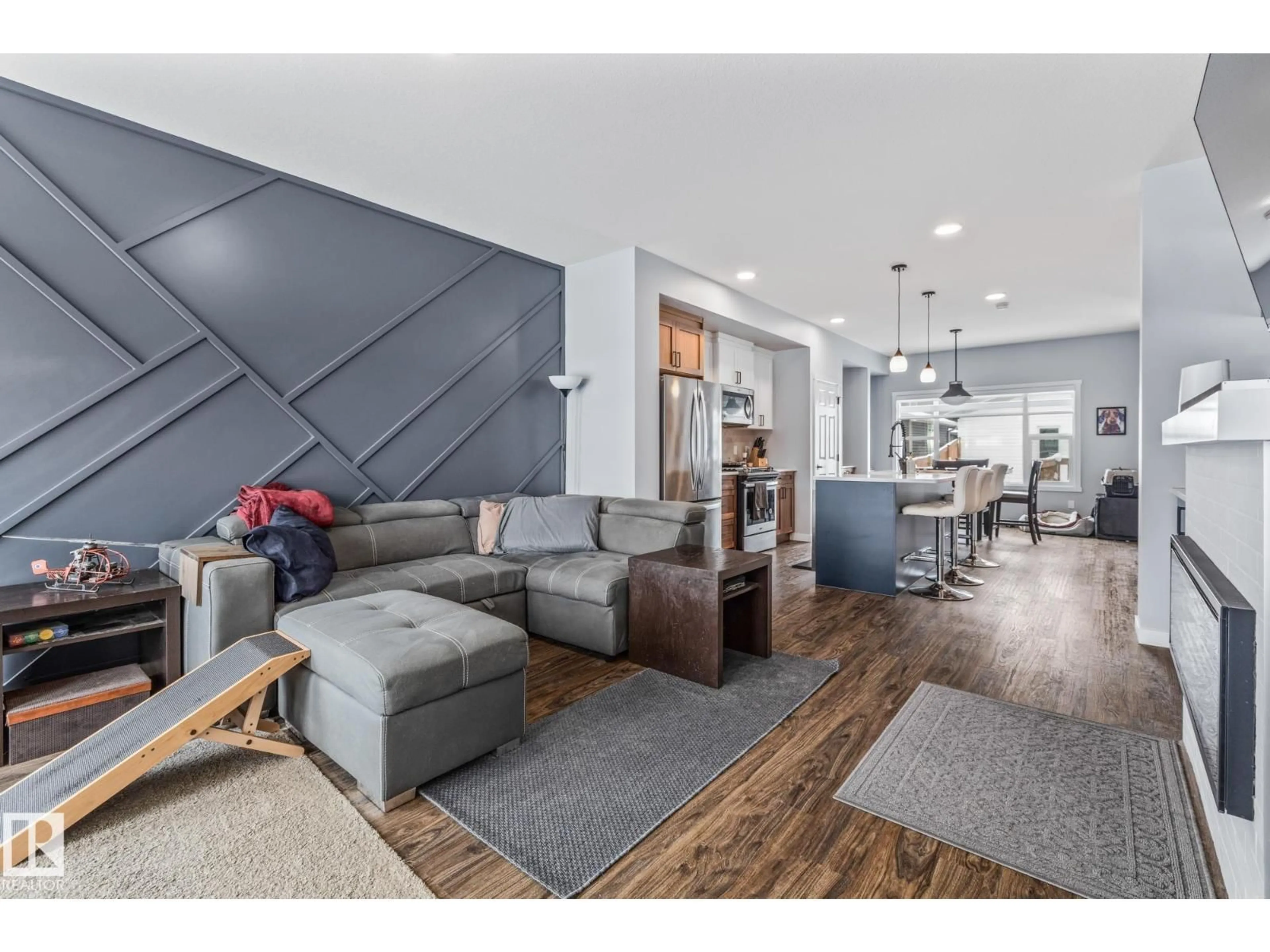 Living room with furniture, unknown for 597 MEADOWVIEW DR, Fort Saskatchewan Alberta T8L0X1