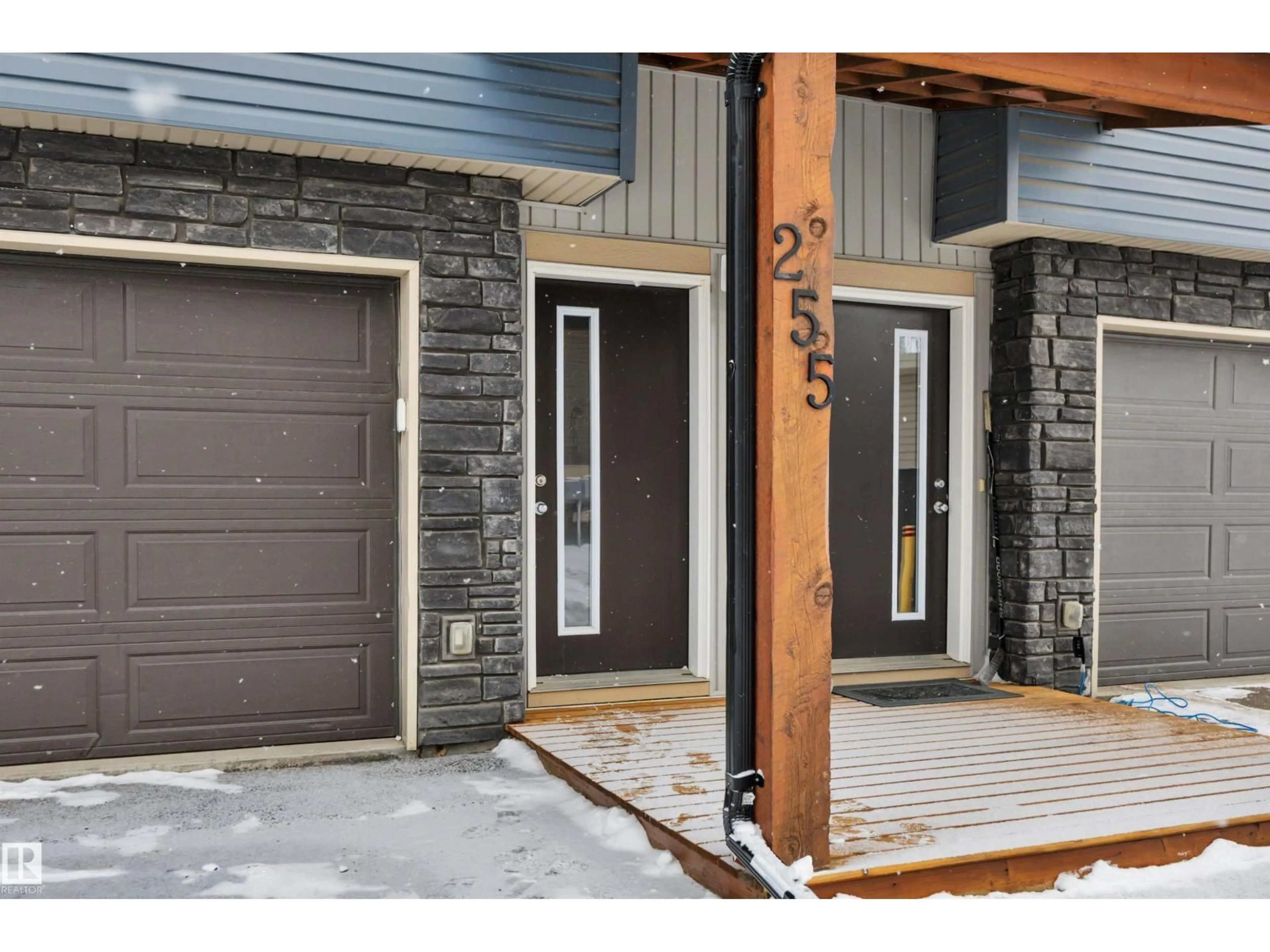 Indoor entryway for 255 401 SOUTHFORK DR, Leduc Alberta T9E0X1