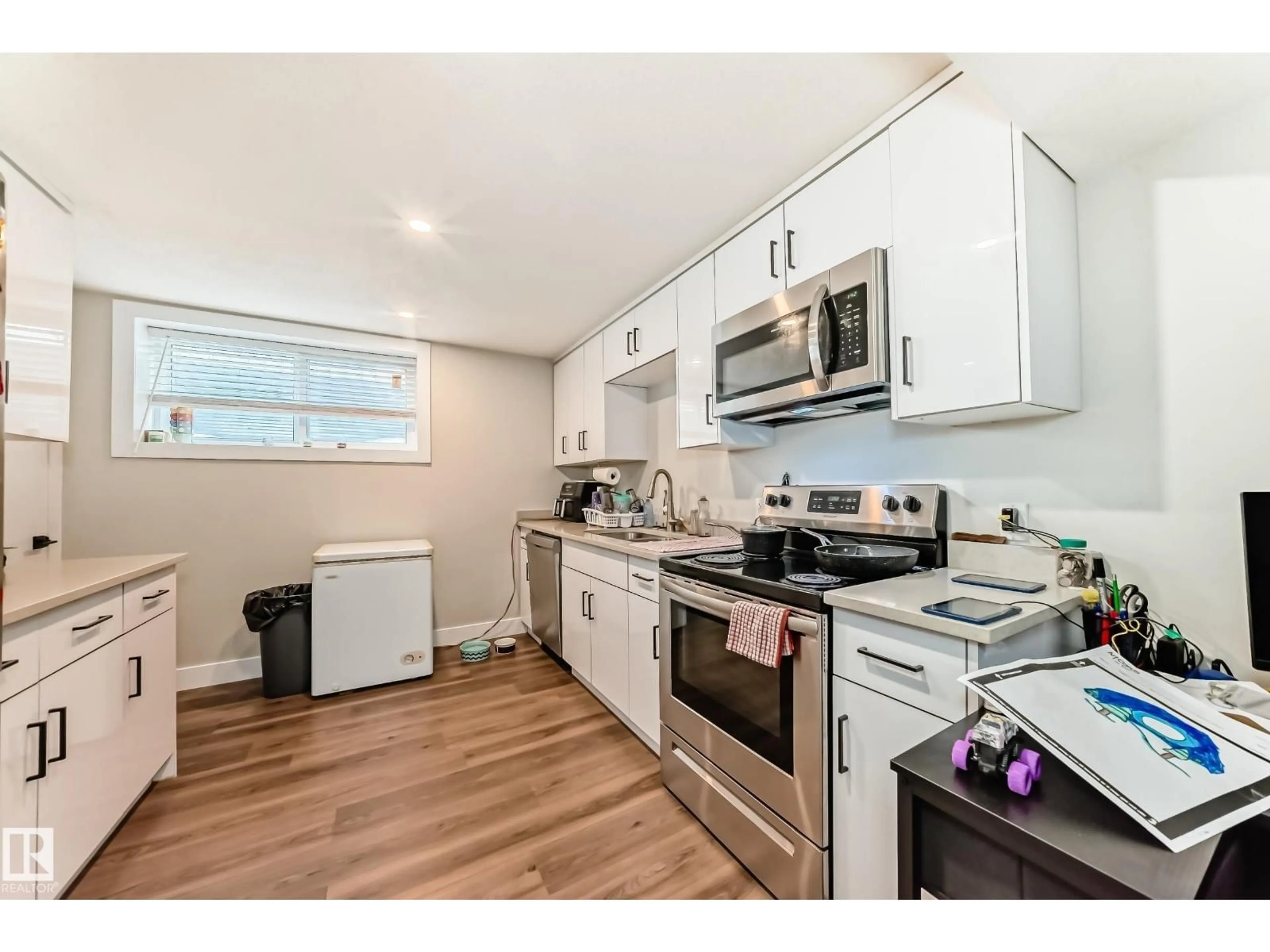 Standard kitchen, wood/laminate floor for NW - 7604 7606 75 ST, Edmonton Alberta T6C2E9