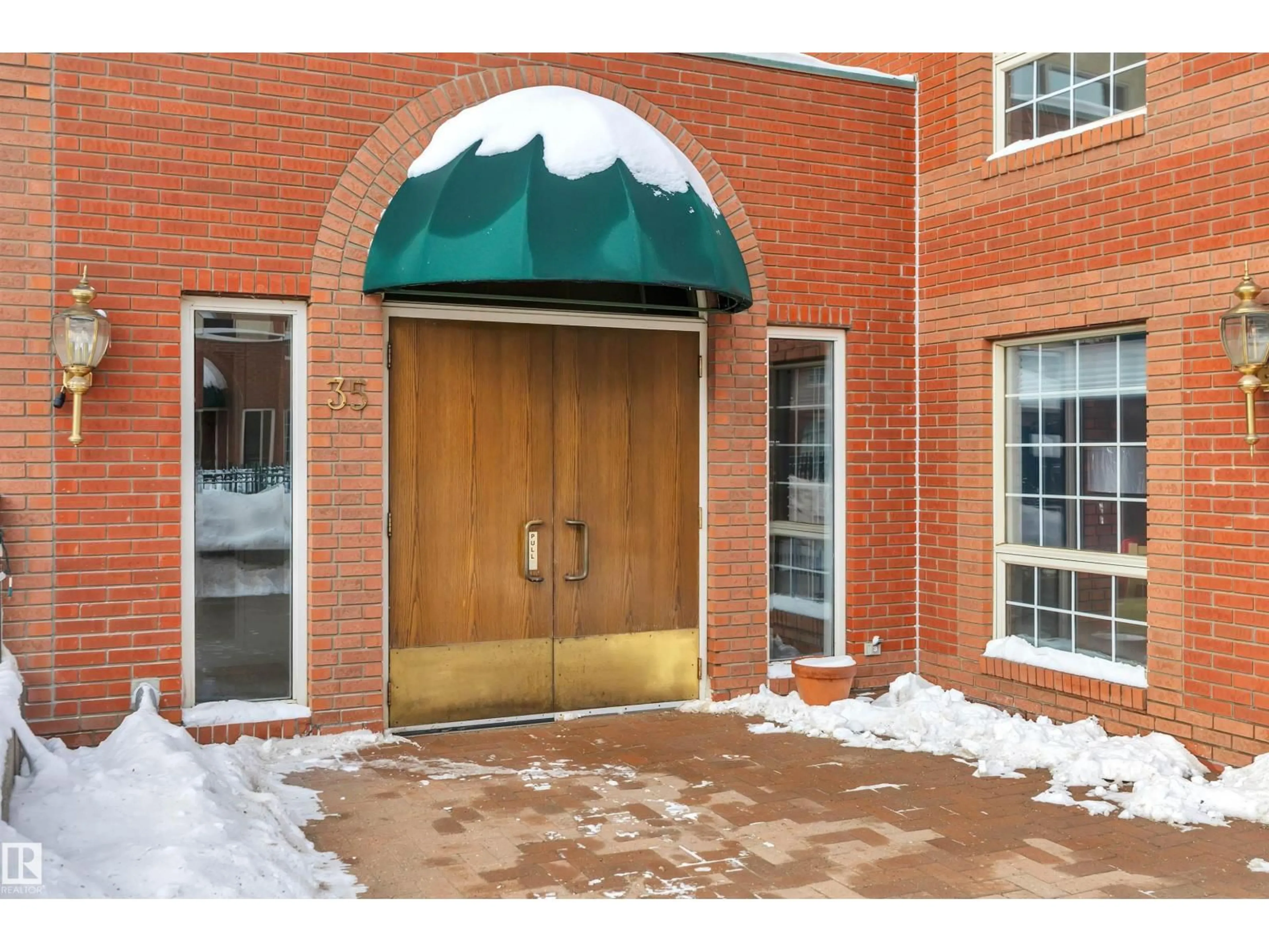 Indoor entryway for #203 - 35 SIR WINSTON CHURCHILL AV, St. Albert Alberta T8N0G3