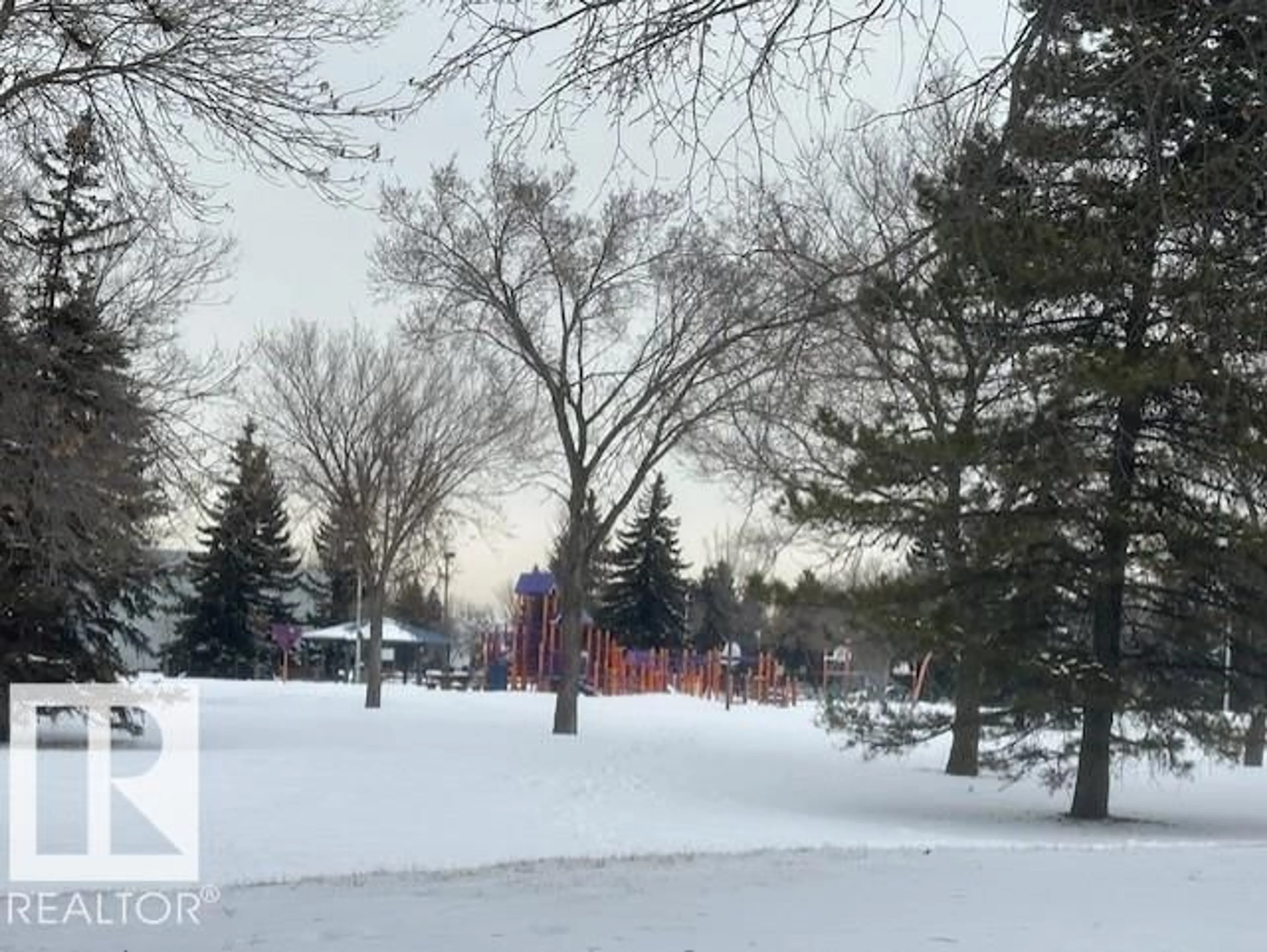 Blurry image for 633 WILLOW CO NW, Edmonton Alberta T5T2K7