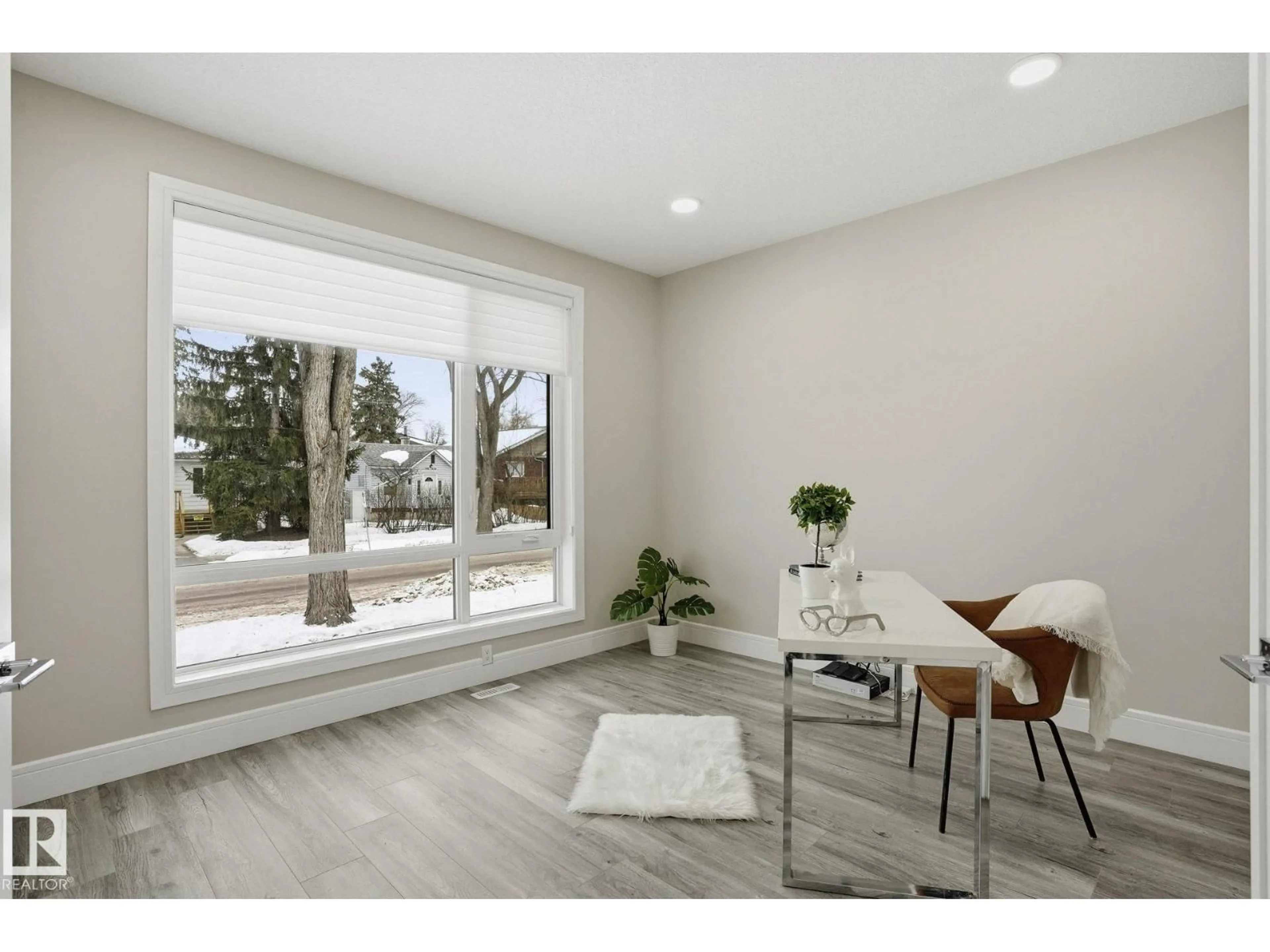 A pic of a room for 10633 64 AV, Edmonton Alberta T6H1T1