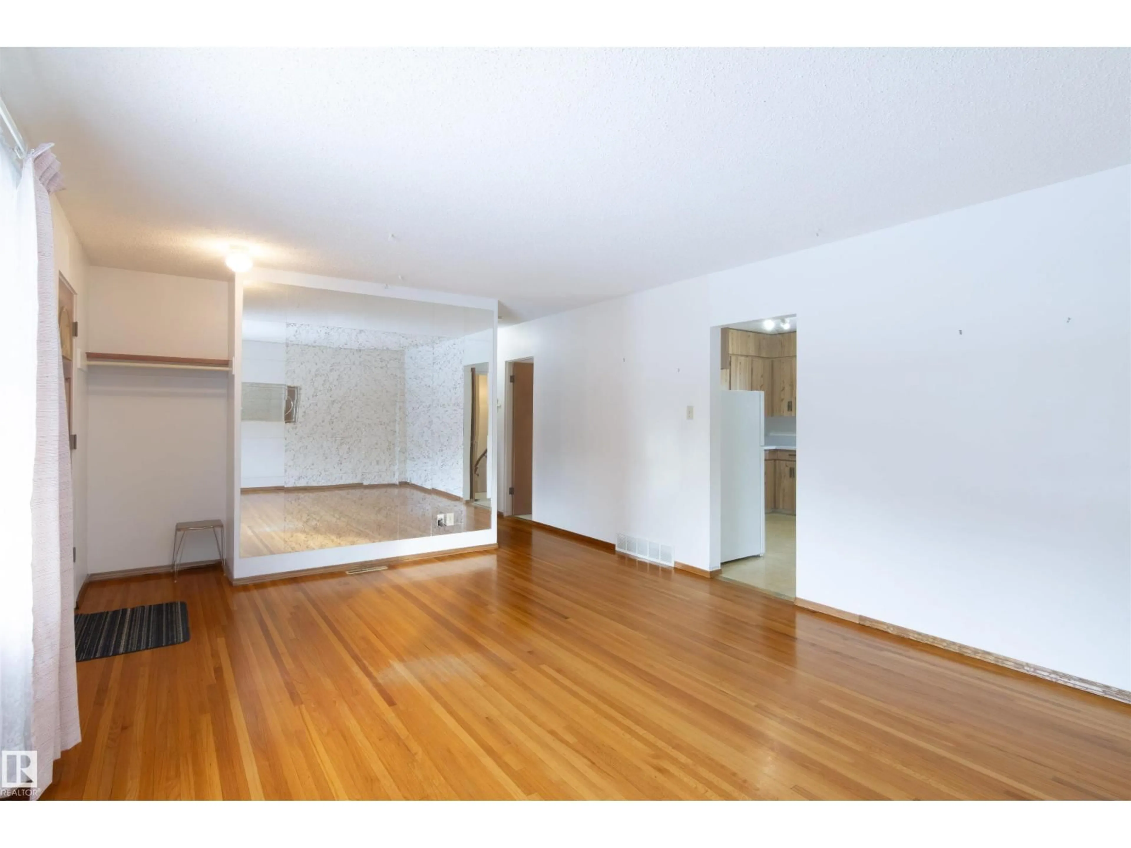 A pic of a room for NW - 9305 151 ST, Edmonton Alberta T5R1K1