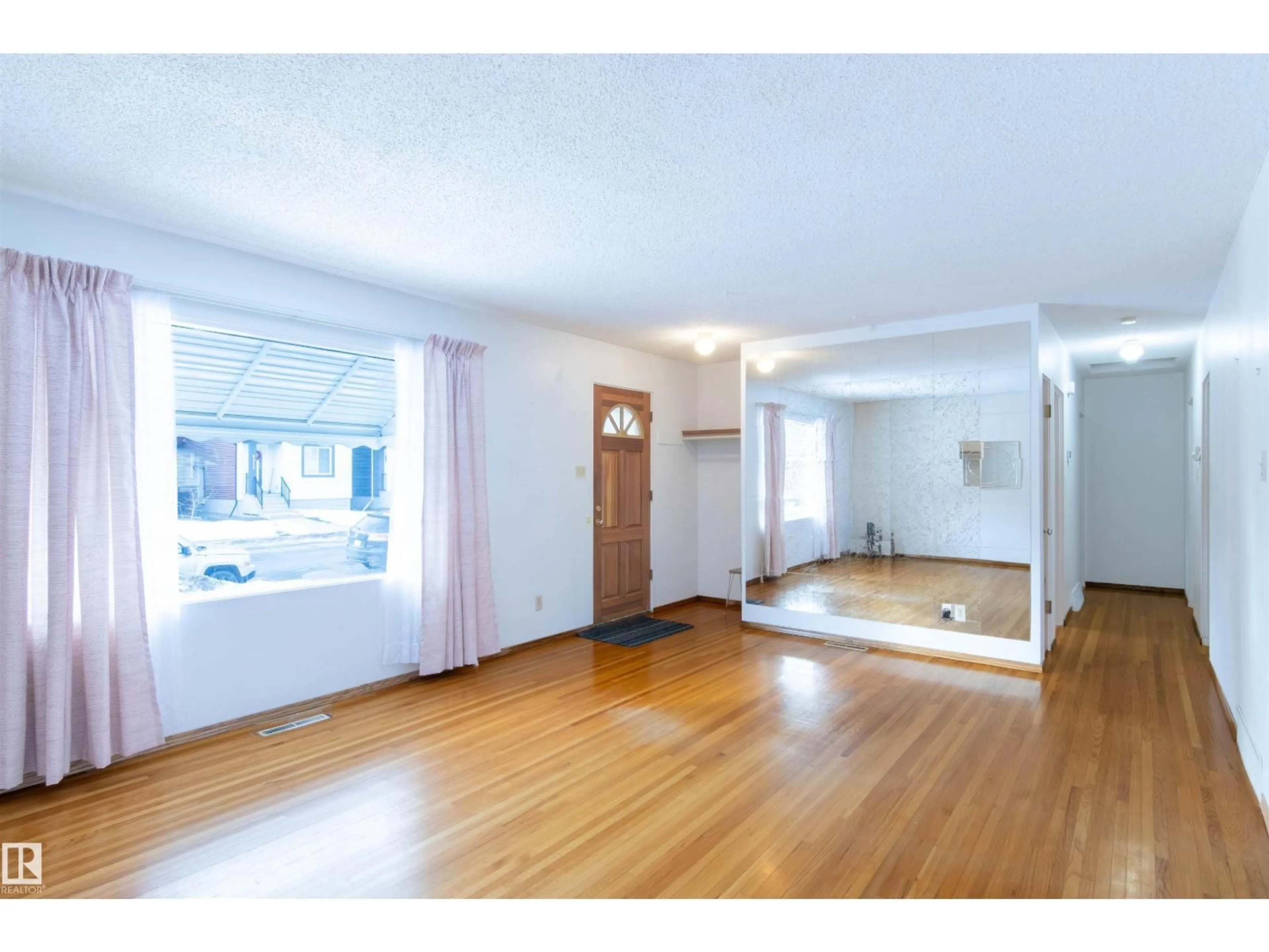 A pic of a room for NW - 9305 151 ST, Edmonton Alberta T5R1K1