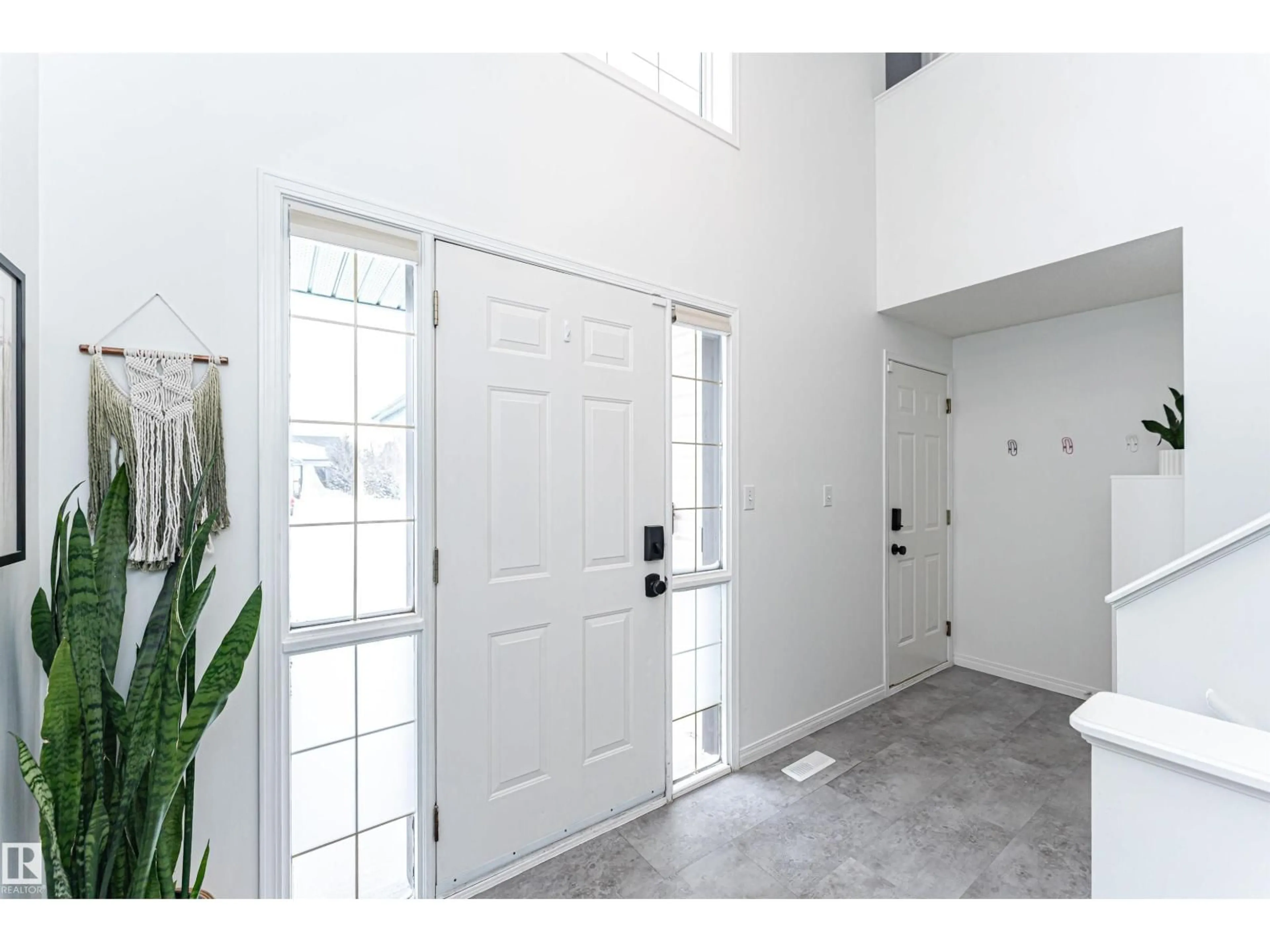 Indoor entryway for 58 DUROCHER ST, St. Albert Alberta T8N6M1