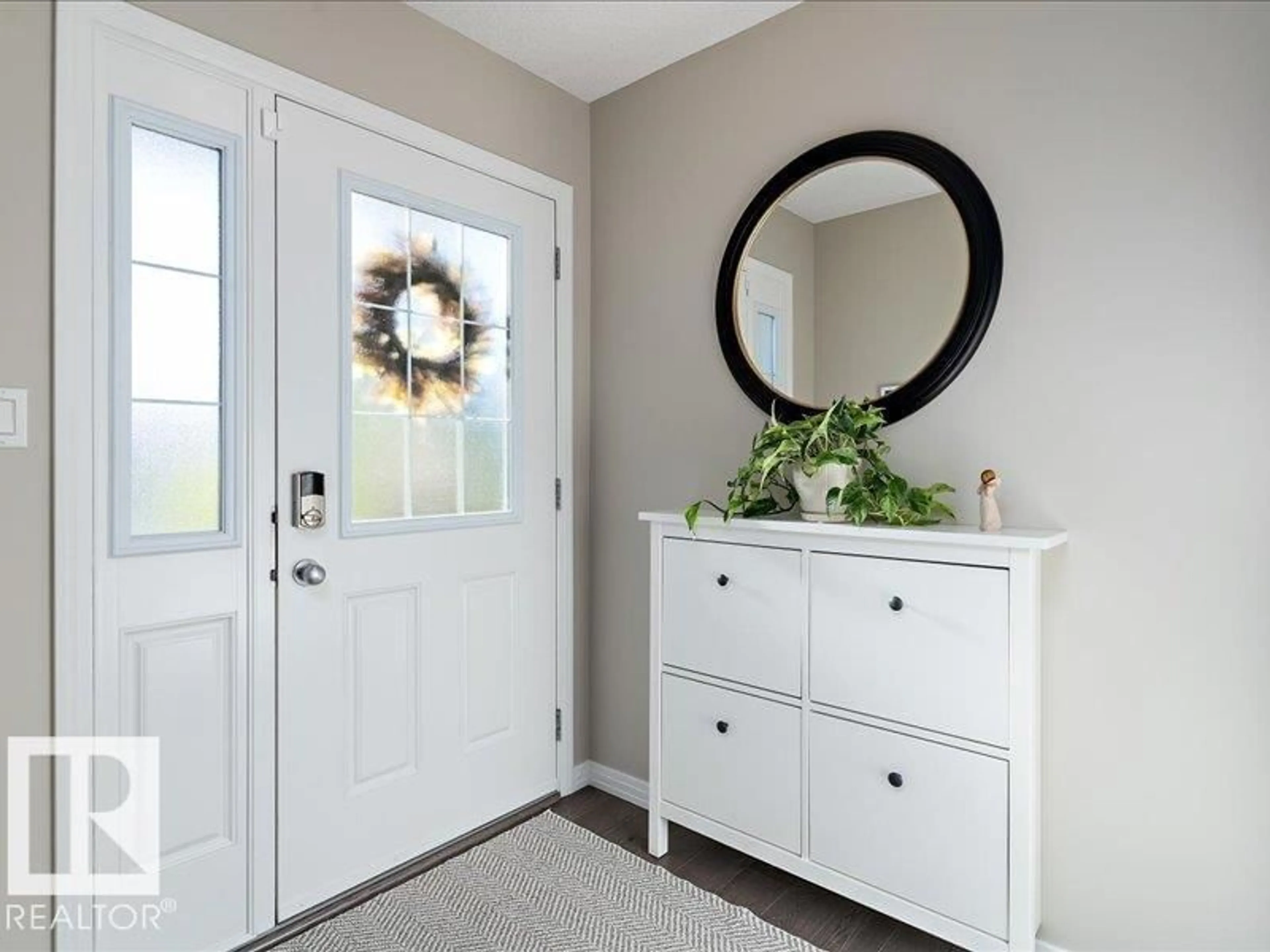 Indoor entryway for 13434 166 AV, Edmonton Alberta T6V0G6