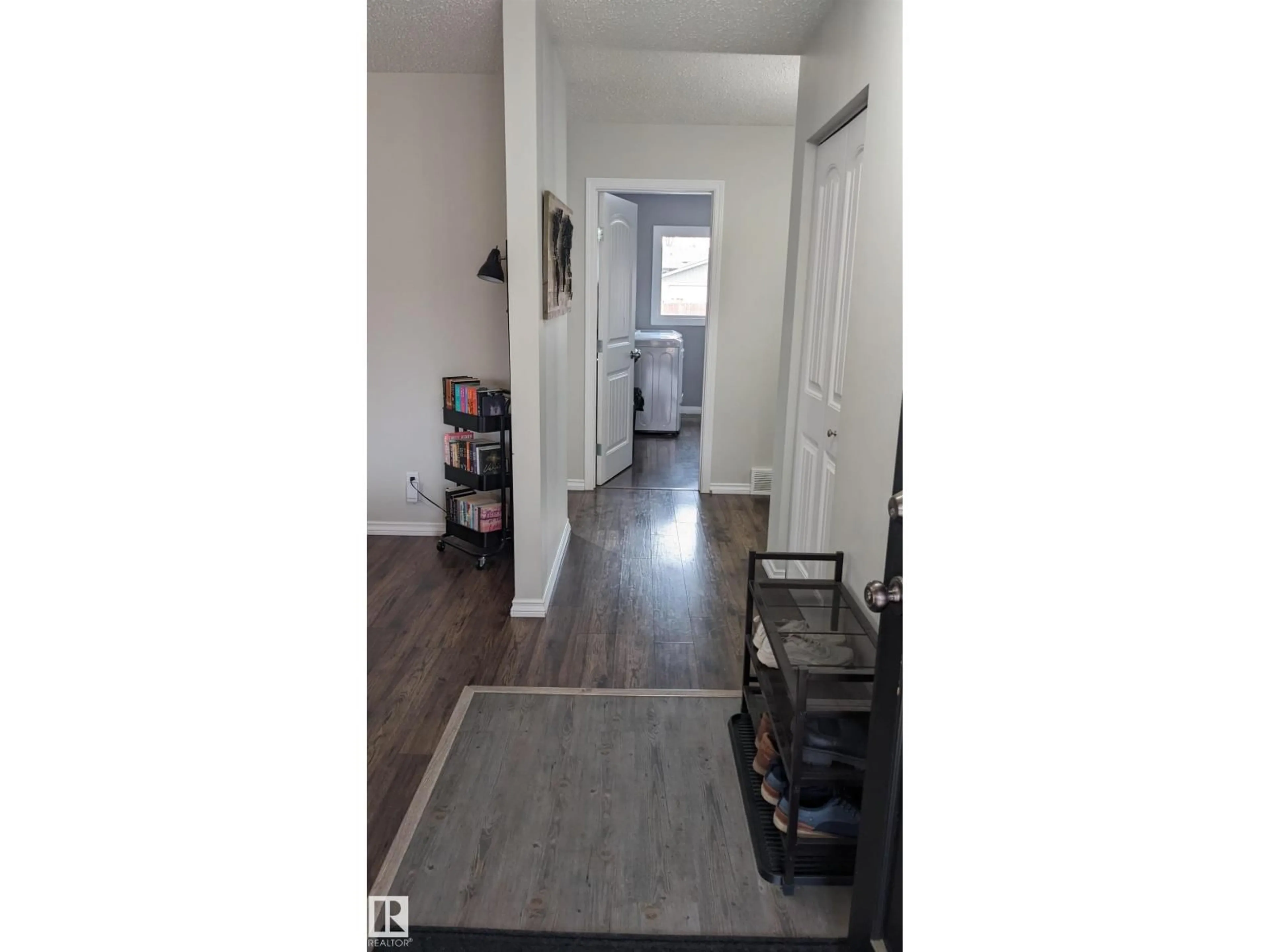 Indoor entryway for 6307 MARLER DR, Camrose Alberta T4V2Y6