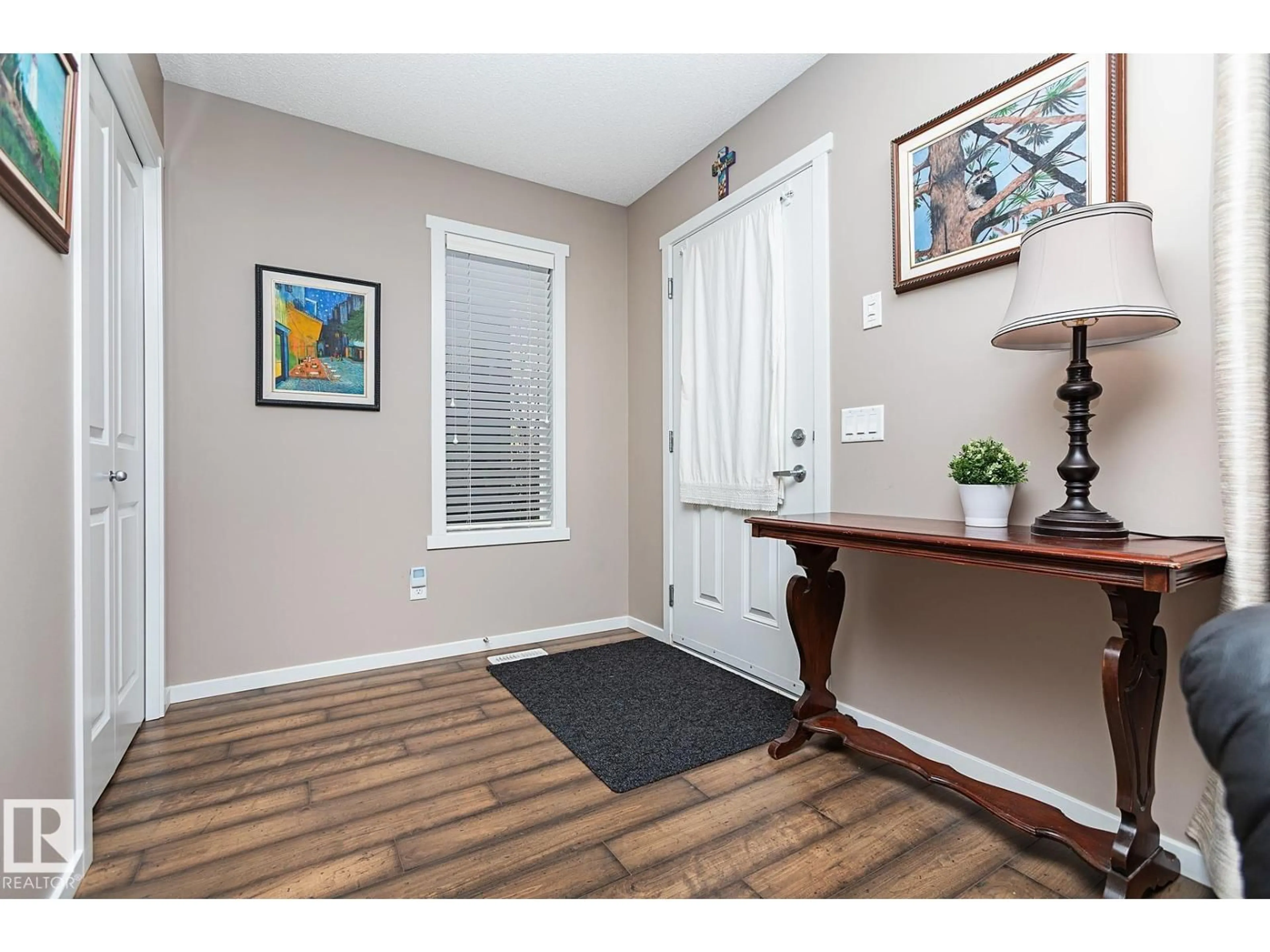 Indoor entryway for 1117 CHAPELLE BOULEVARD, Edmonton Alberta T6W0Y9