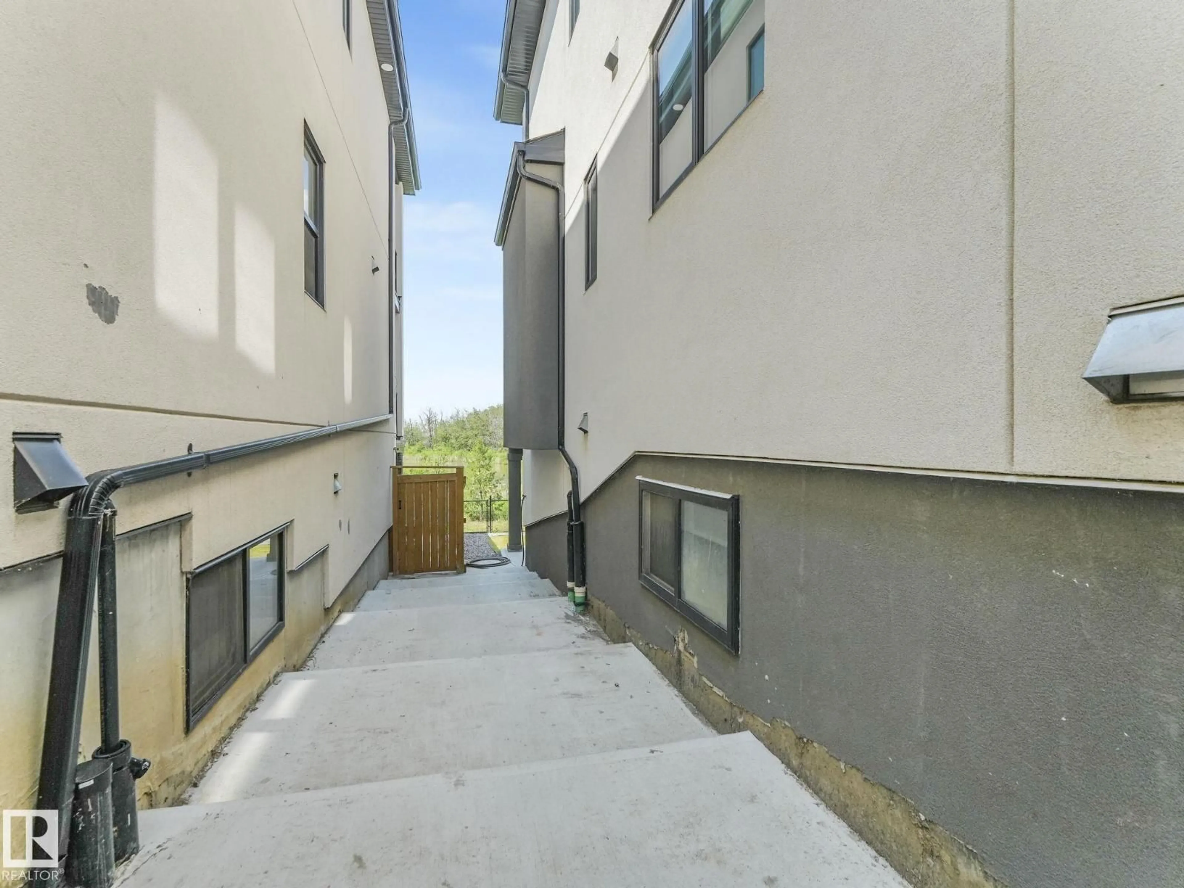 Patio, street for 120 38 ST, Edmonton Alberta T6X2W3