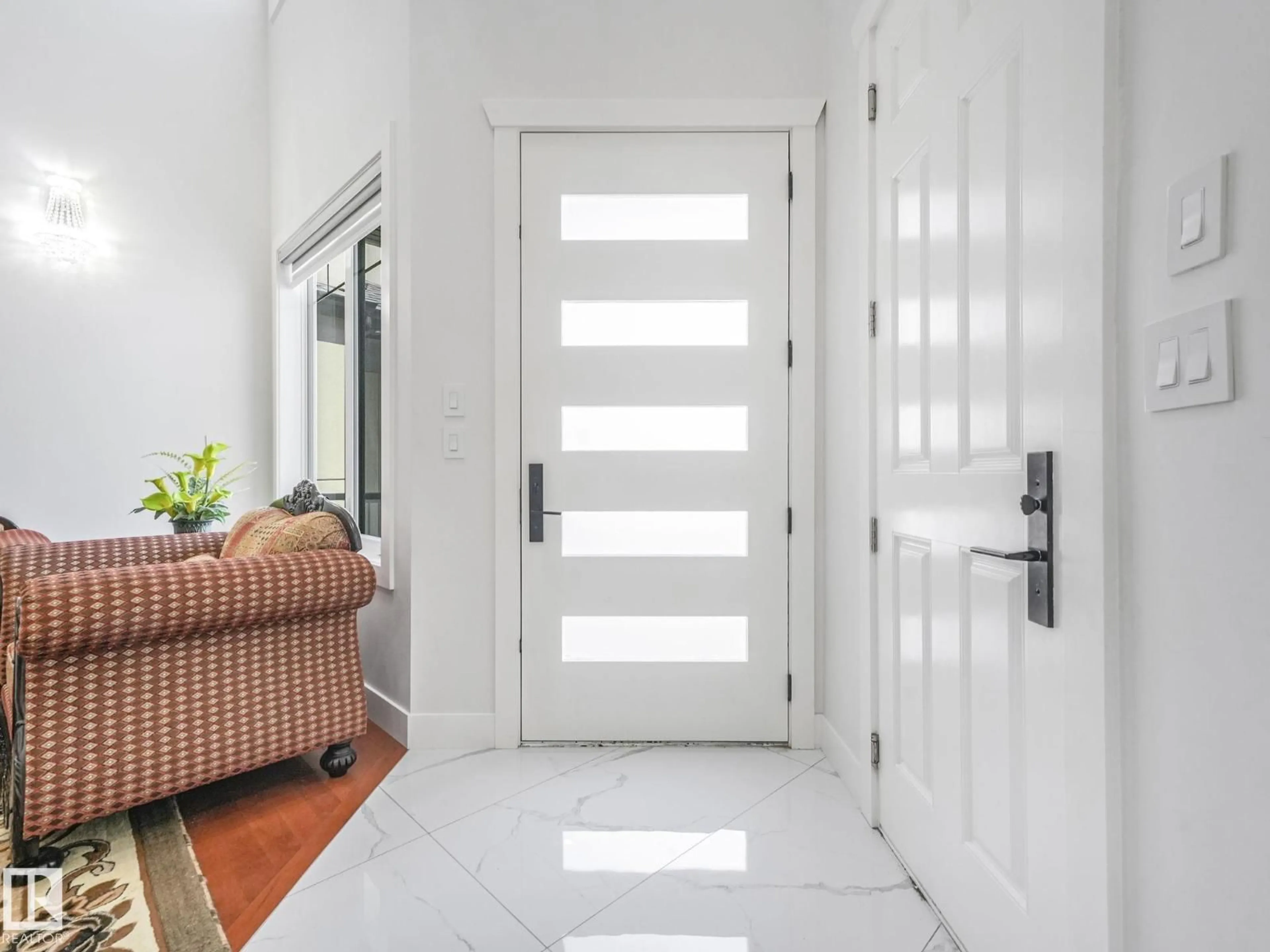 Indoor entryway for 120 38 ST, Edmonton Alberta T6X2W3