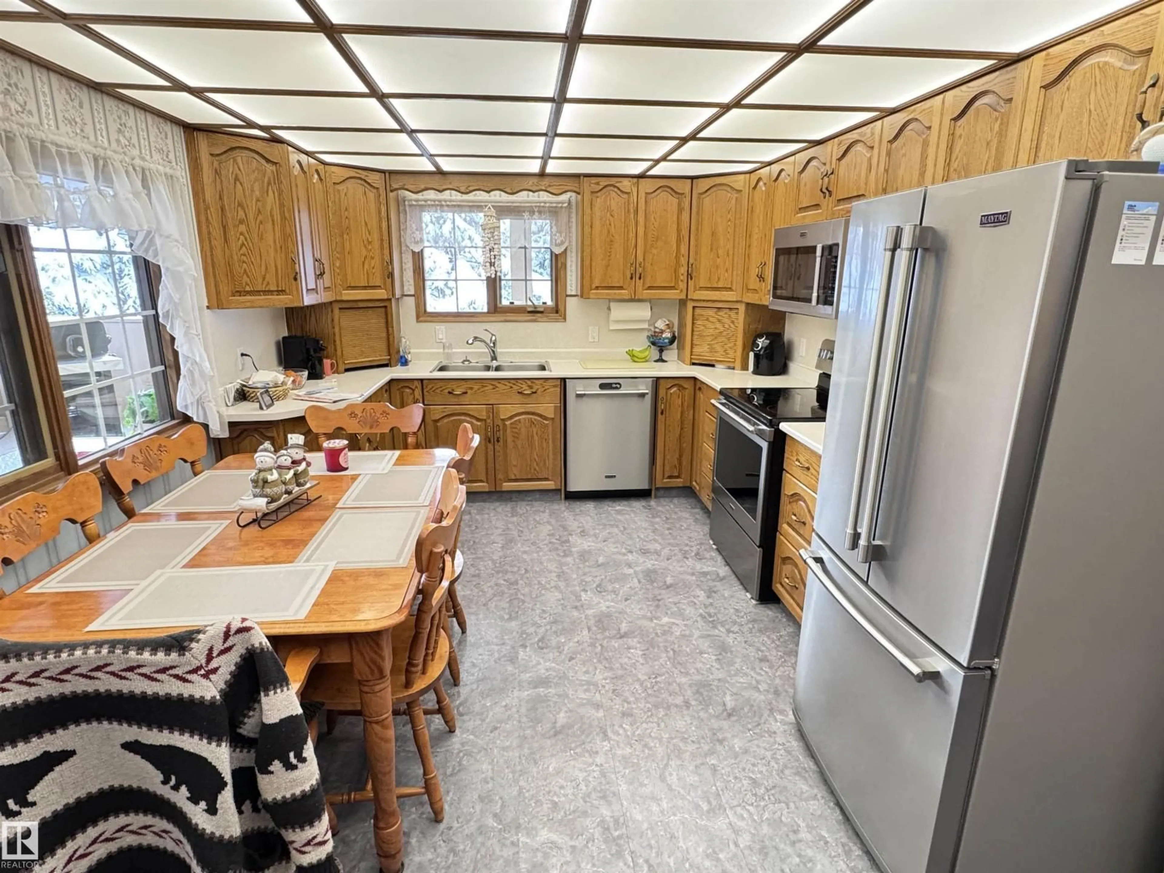 Standard kitchen, unknown for 5309 51 ST, Jarvie Alberta T0G1H0