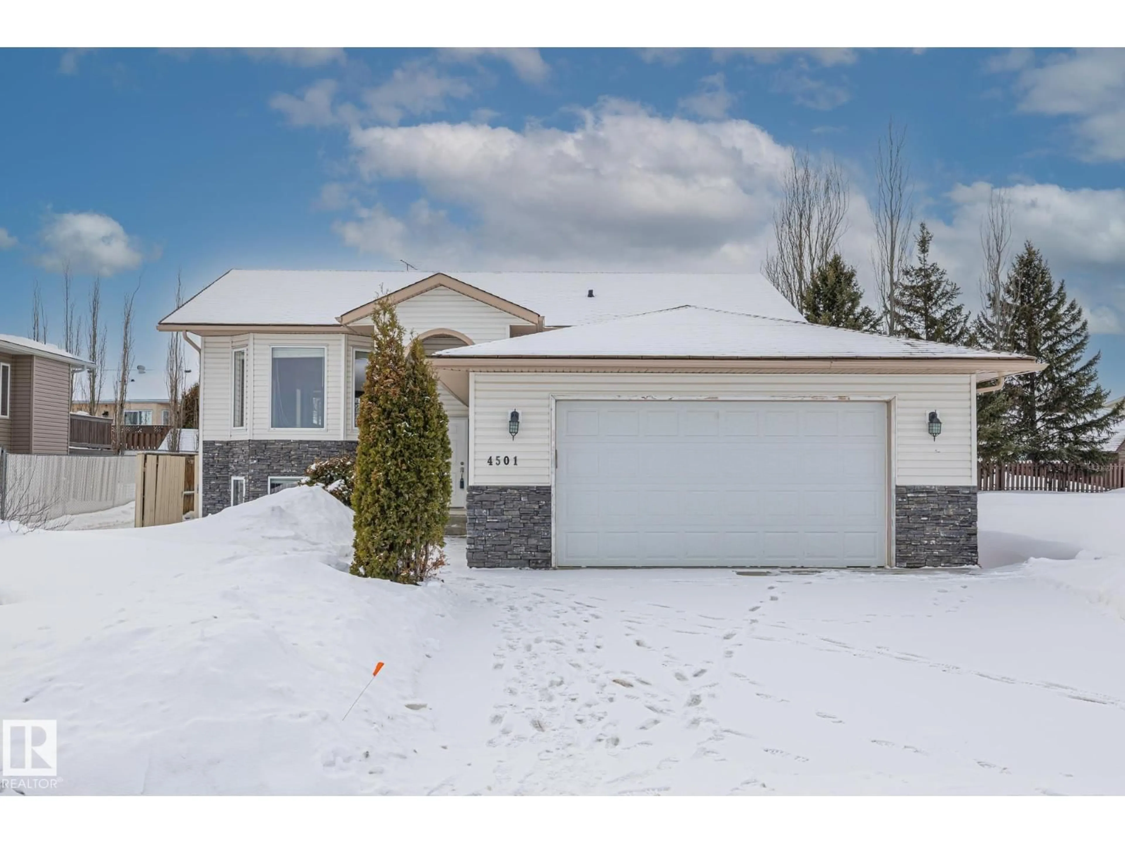 Home with vinyl exterior material, street for 4501 56 AV, Bruderheim Alberta T0B0S0