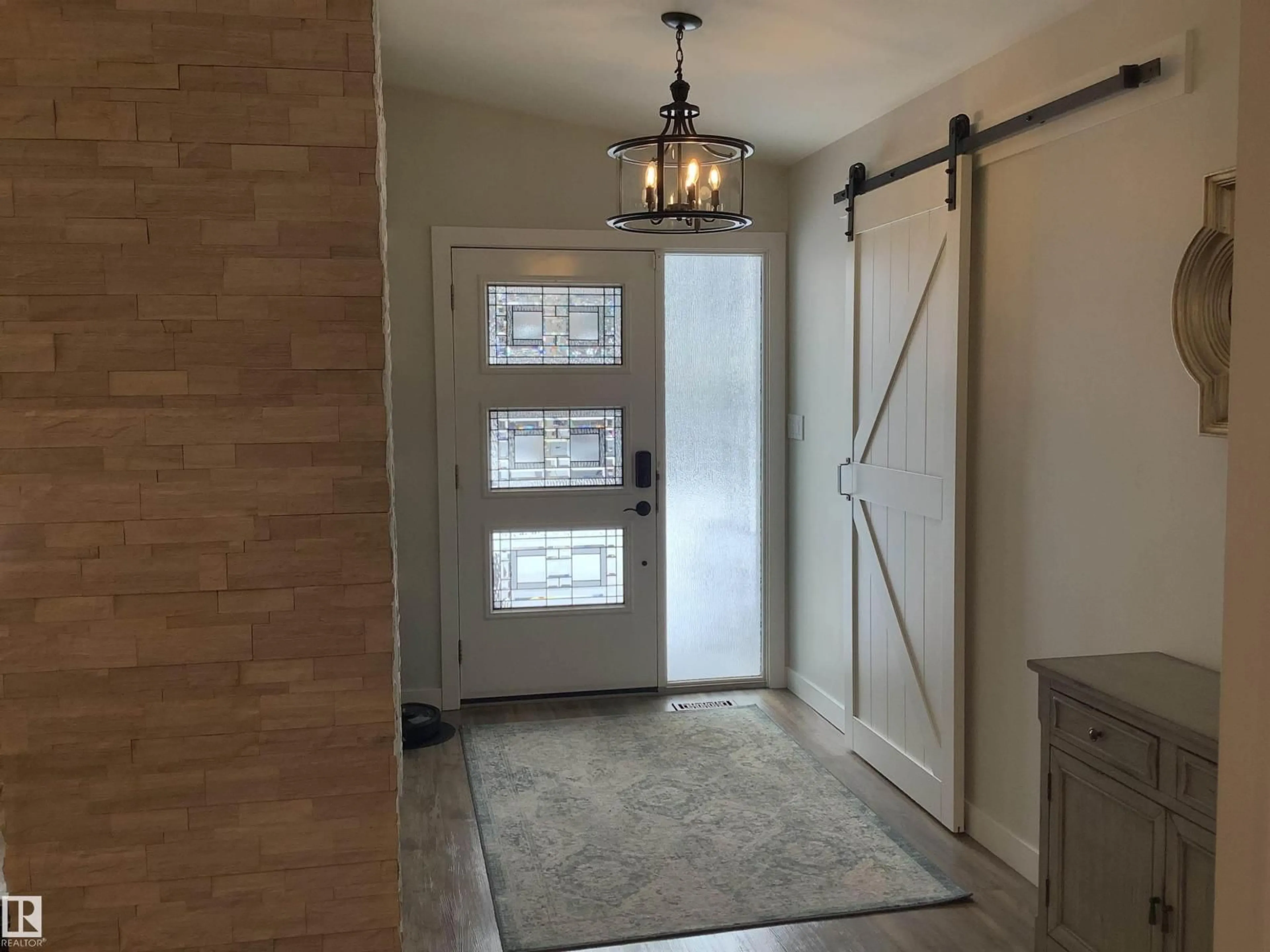 Indoor entryway for 33 ARLINGTON DR, St. Albert Alberta T8N2Z1