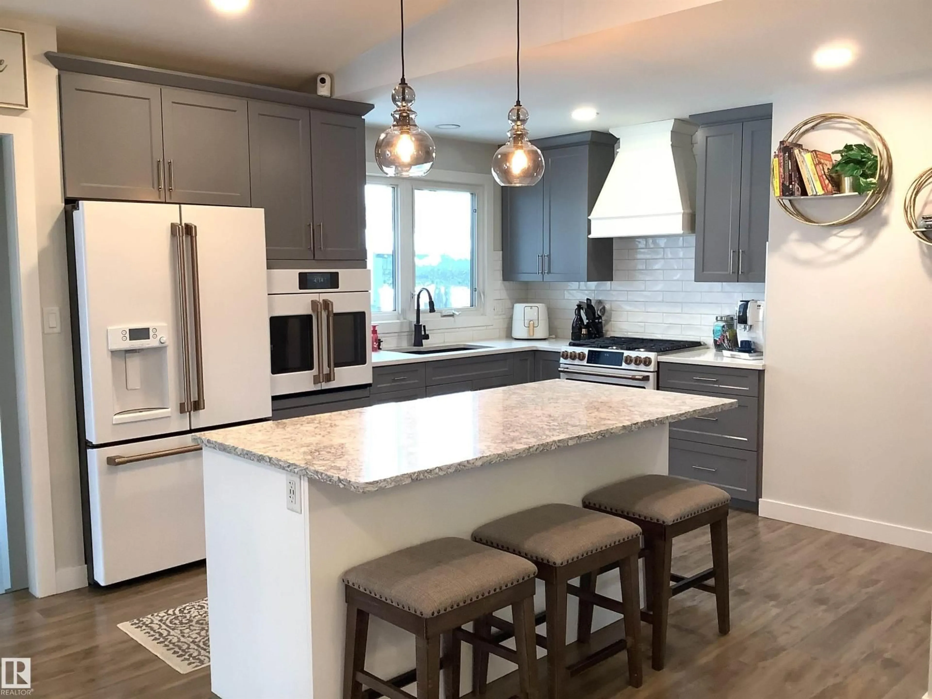 Open concept kitchen, unknown for 33 ARLINGTON DR, St. Albert Alberta T8N2Z1