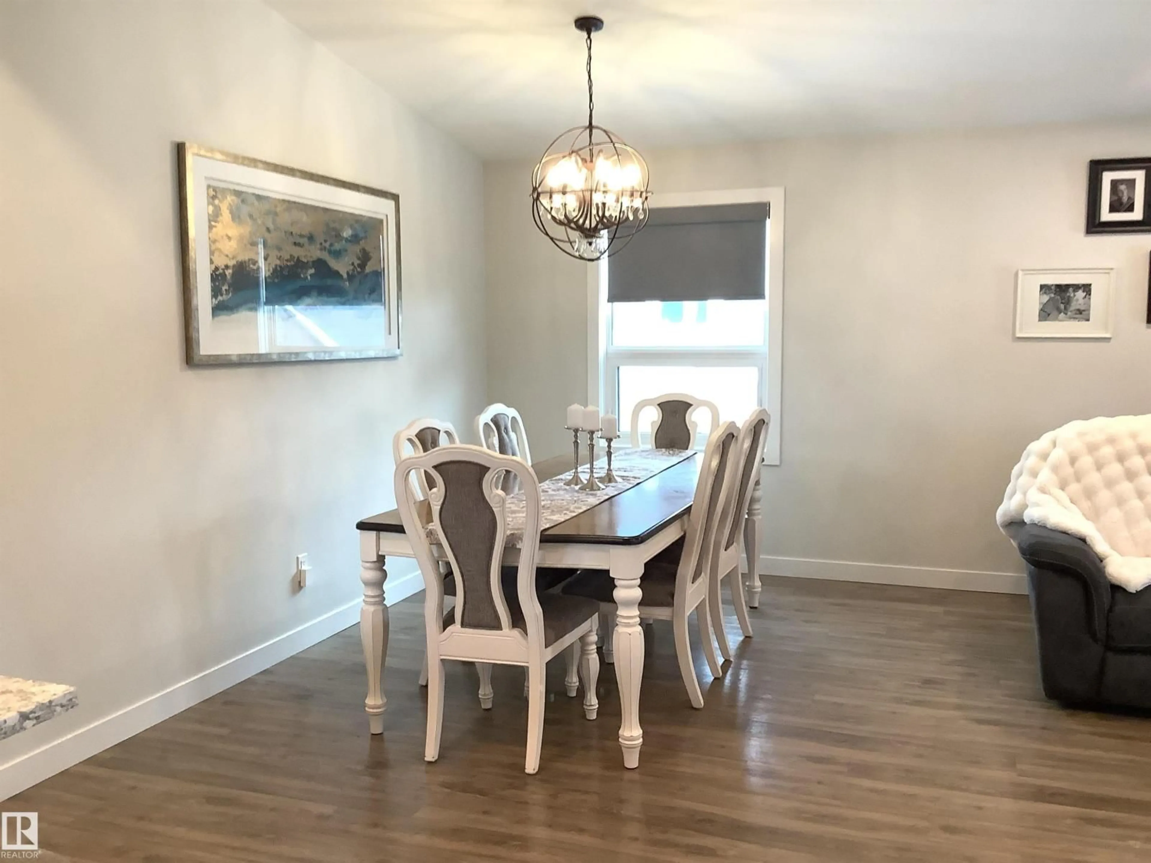 Dining room, wood/laminate floor for 33 ARLINGTON DR, St. Albert Alberta T8N2Z1