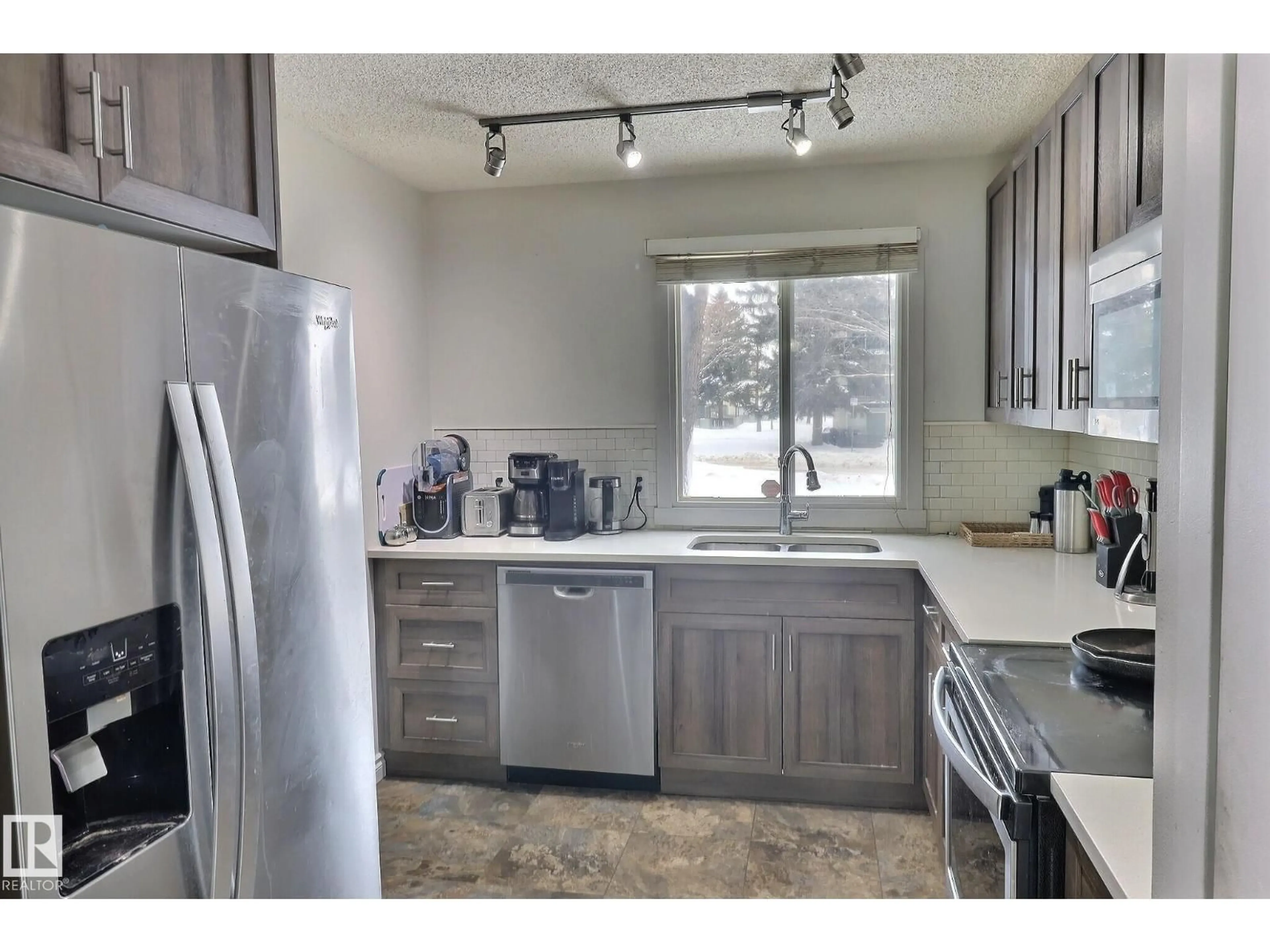 Standard kitchen, unknown for 18285 84 AV, Edmonton Alberta T5T1T7